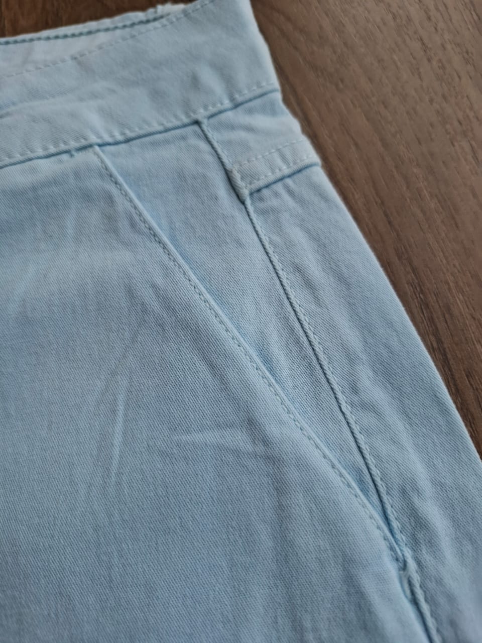 Bermuda sarja meia coxa bolso faca azul claro - Zampers