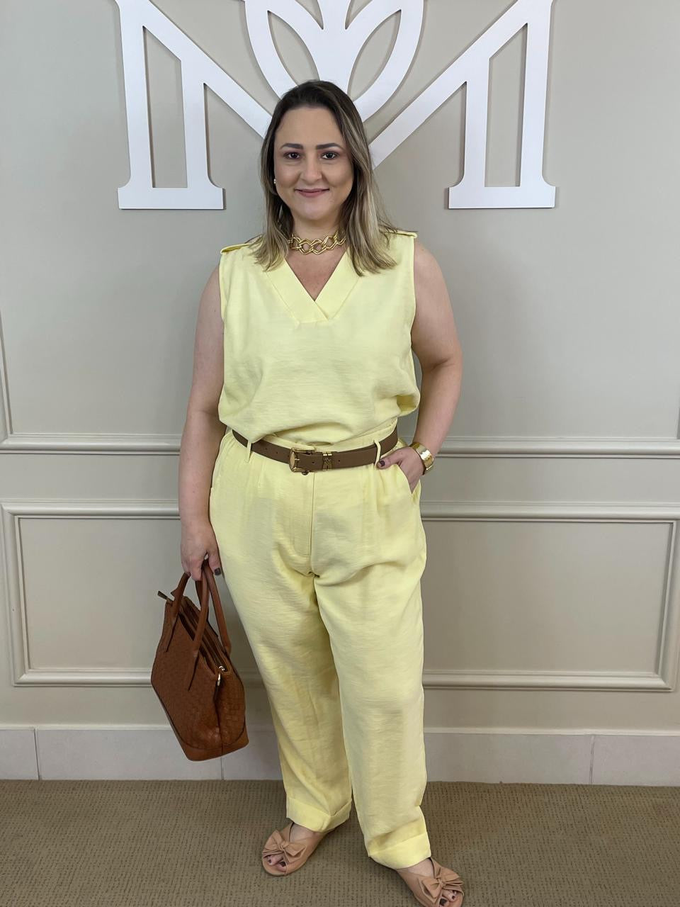 Conjunto calça/blusa amarelo decote botões