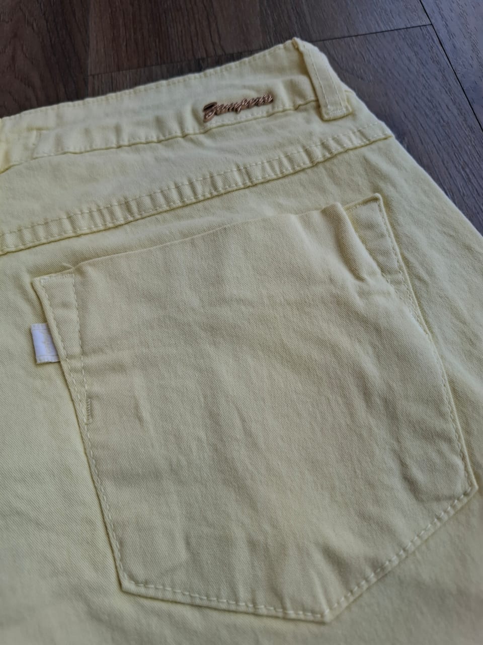 Bermuda sarja meia coxa bolso faca amarelo - Zampers