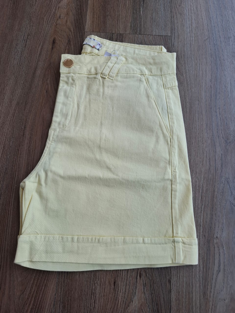 Bermuda sarja meia coxa bolso faca amarelo - Zampers