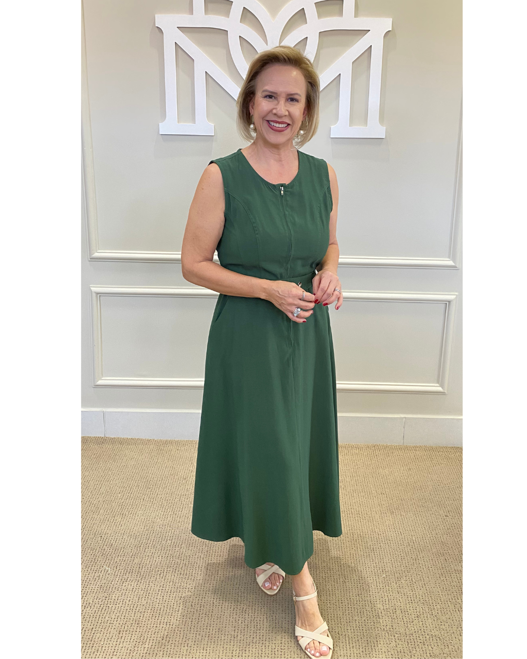 Vestido midi militar ziper