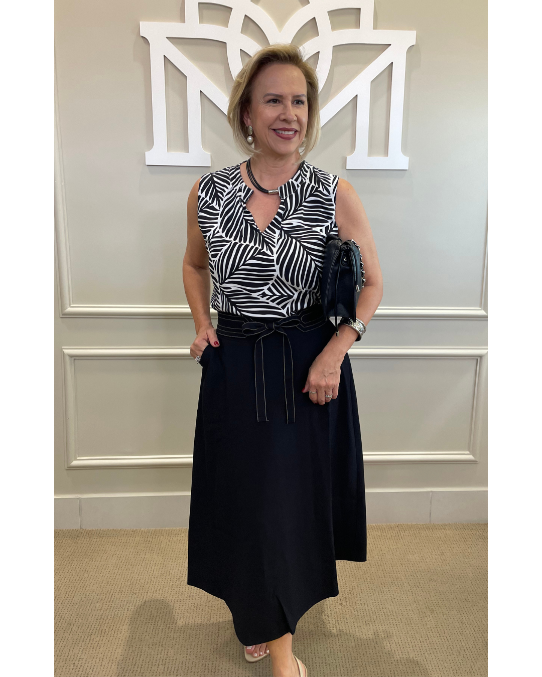 Saia midi preta cinto pesponto off