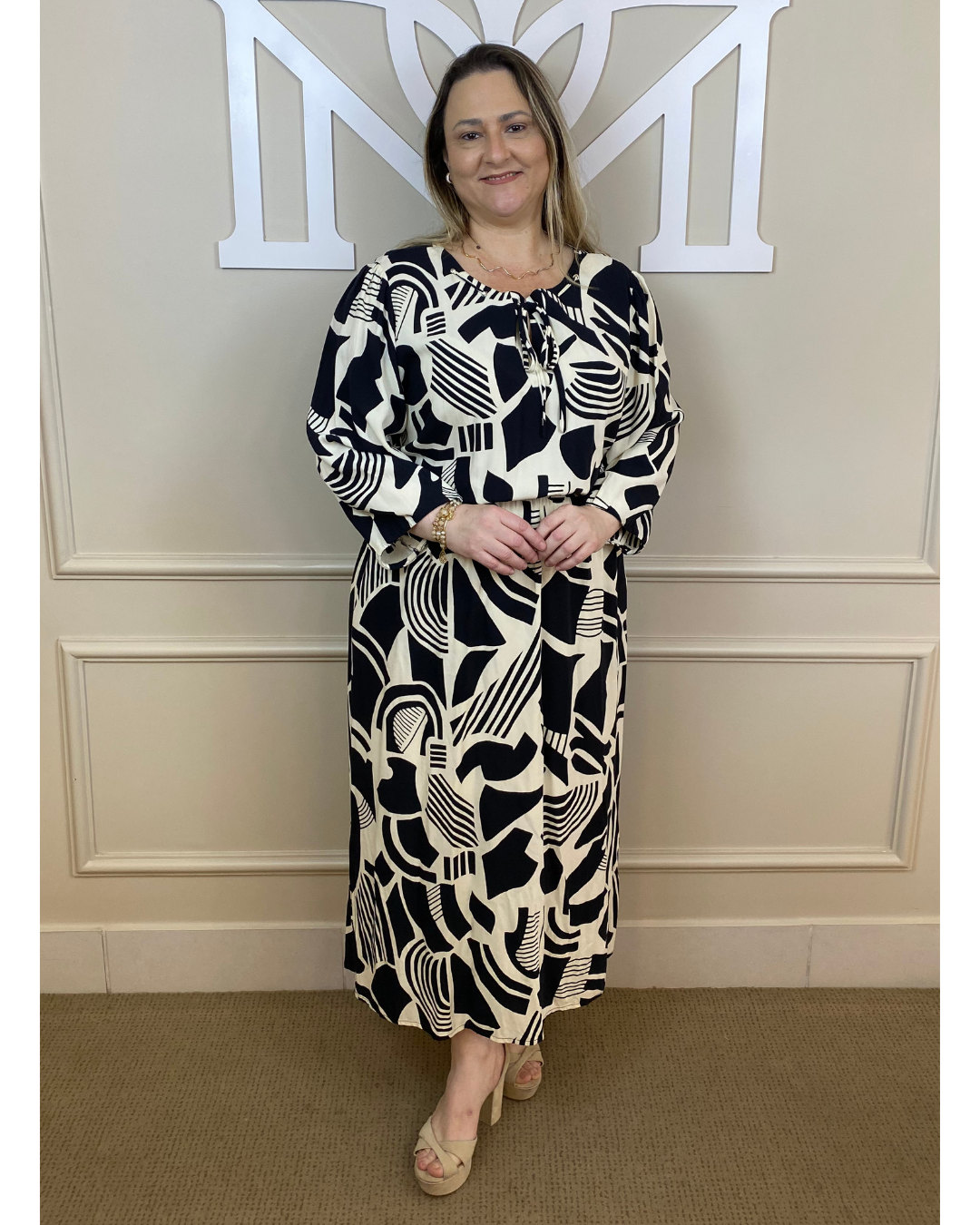 Vestido borisu preto/branco amarrar decote