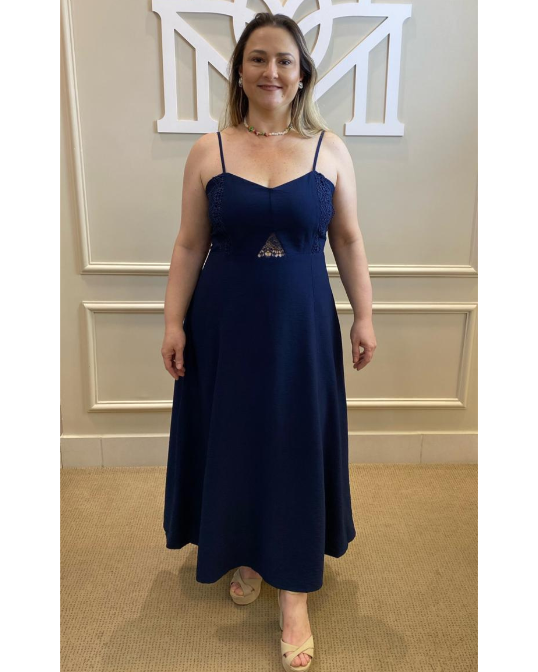 Vestido midi marinho renda amarração