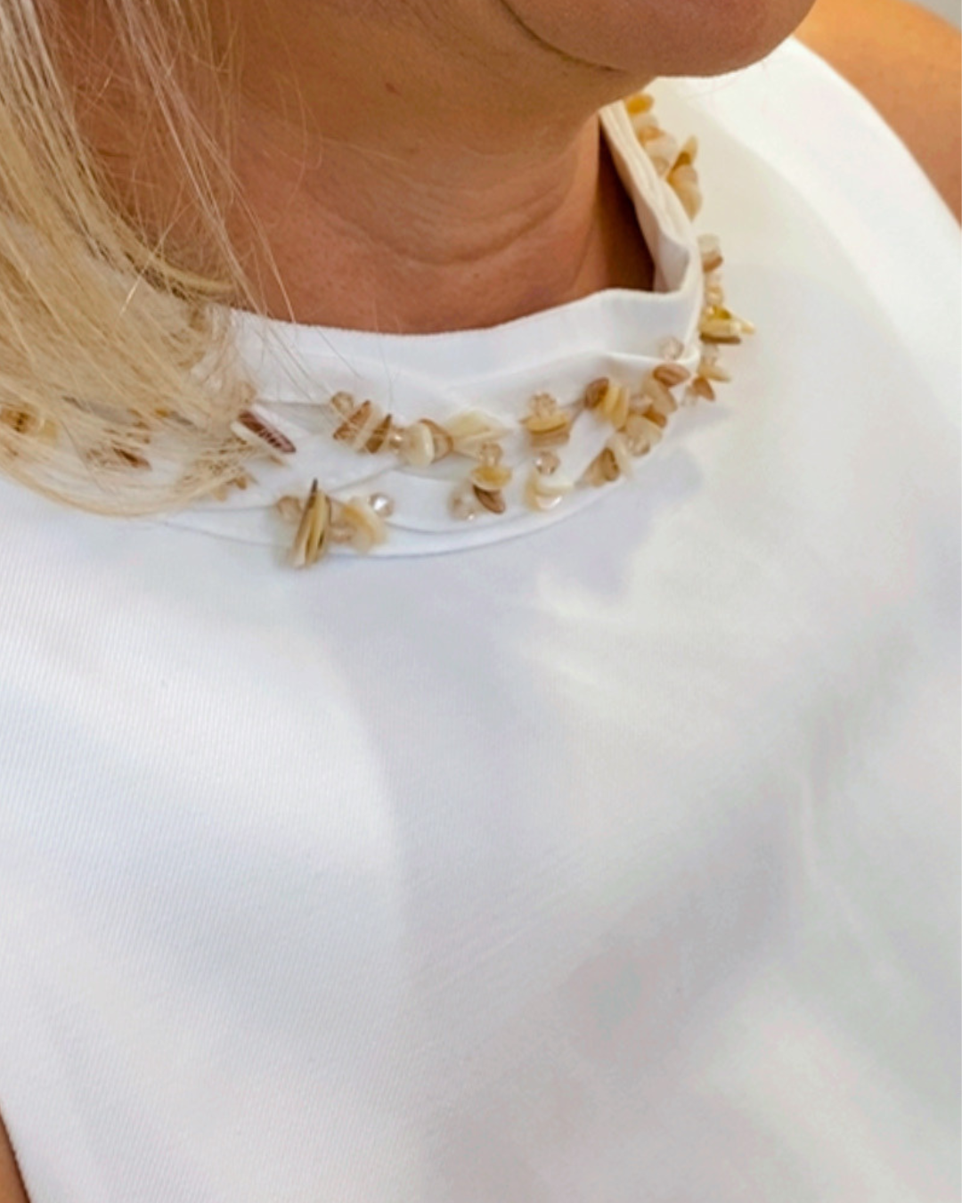 Blusa off decote bordada