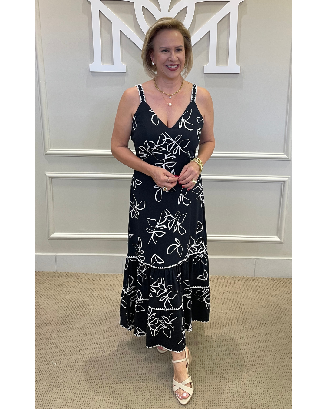 Vestido midi preto estampado branco