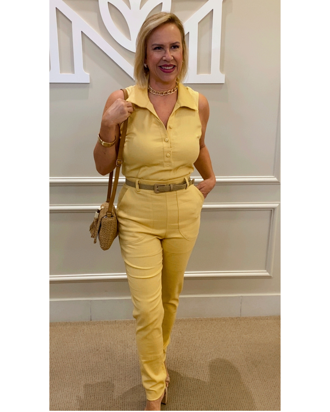 Conjunto calça linho amarela/ blusa cavada