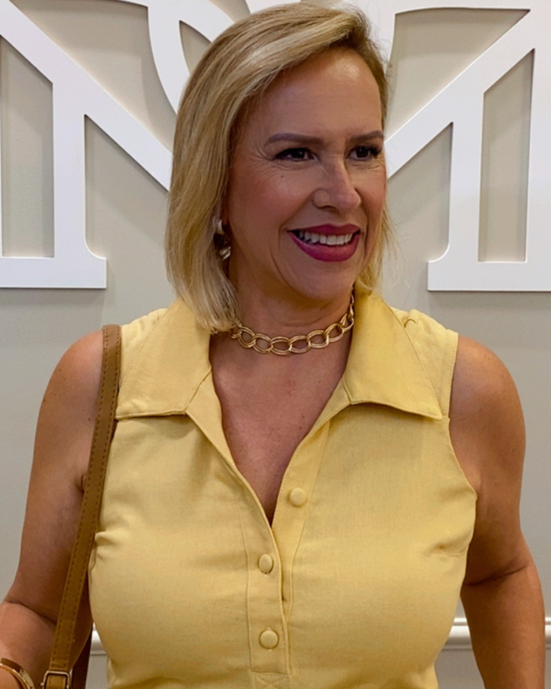 Conjunto calça linho amarela/ blusa cavada