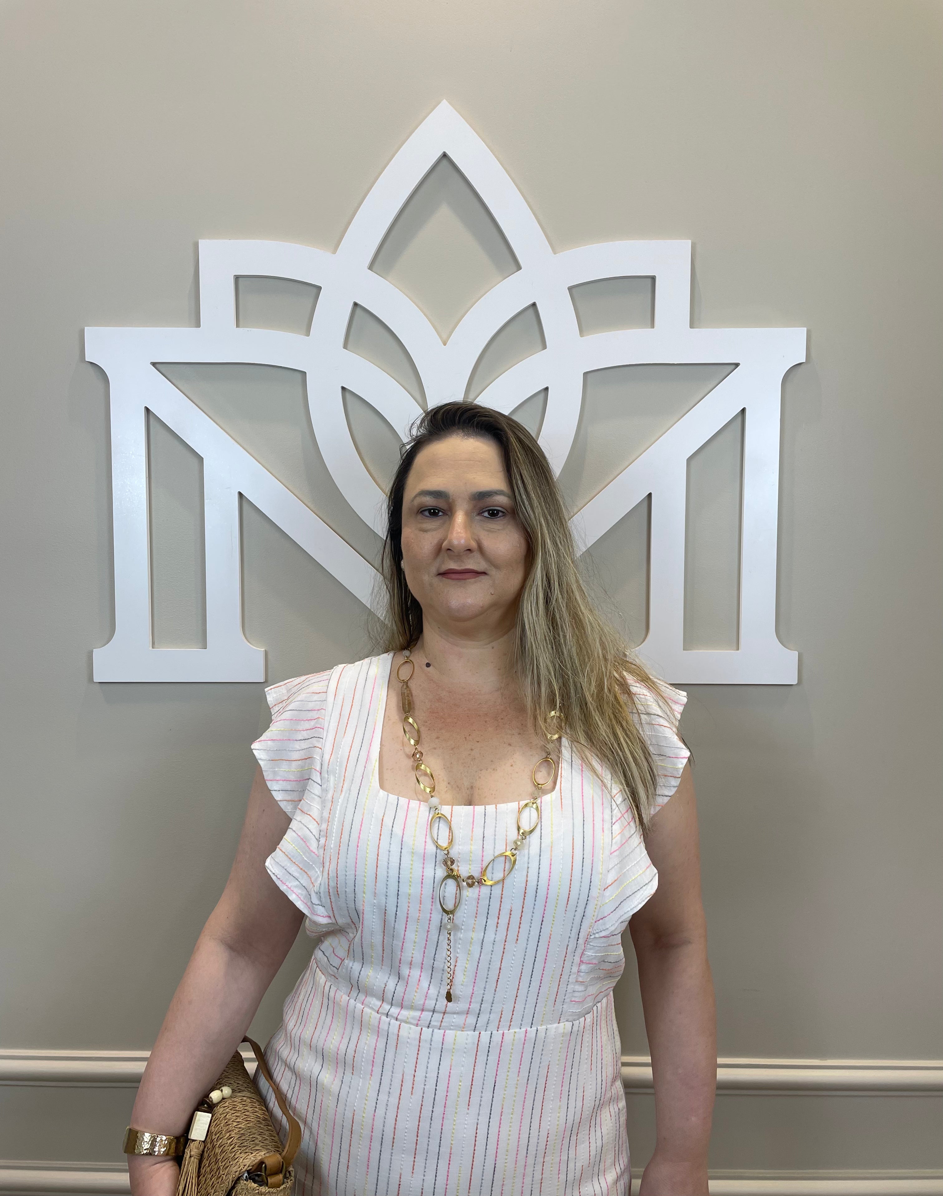 Vestido curto off riscos coloridos