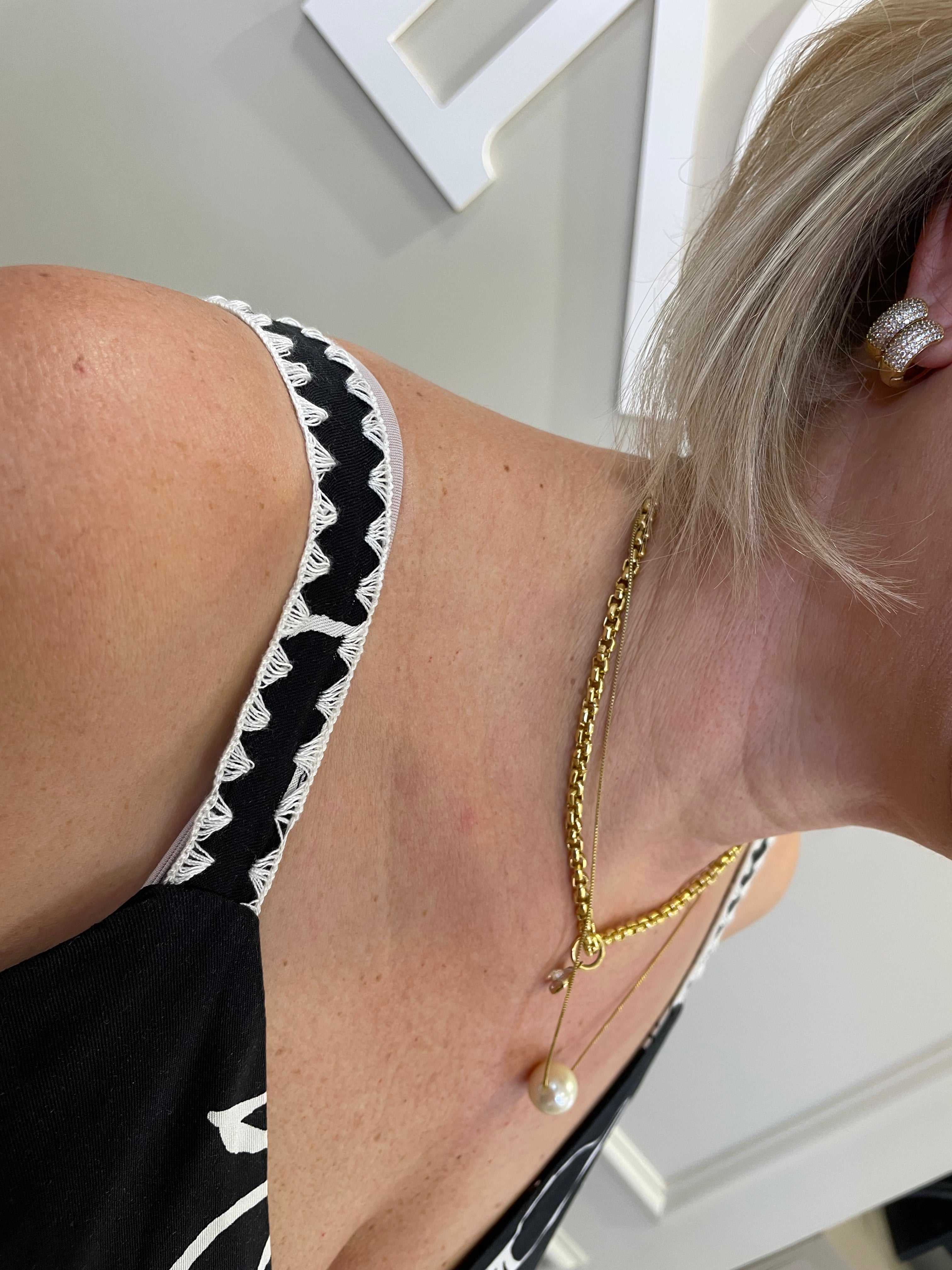 Vestido midi preto estampado branco