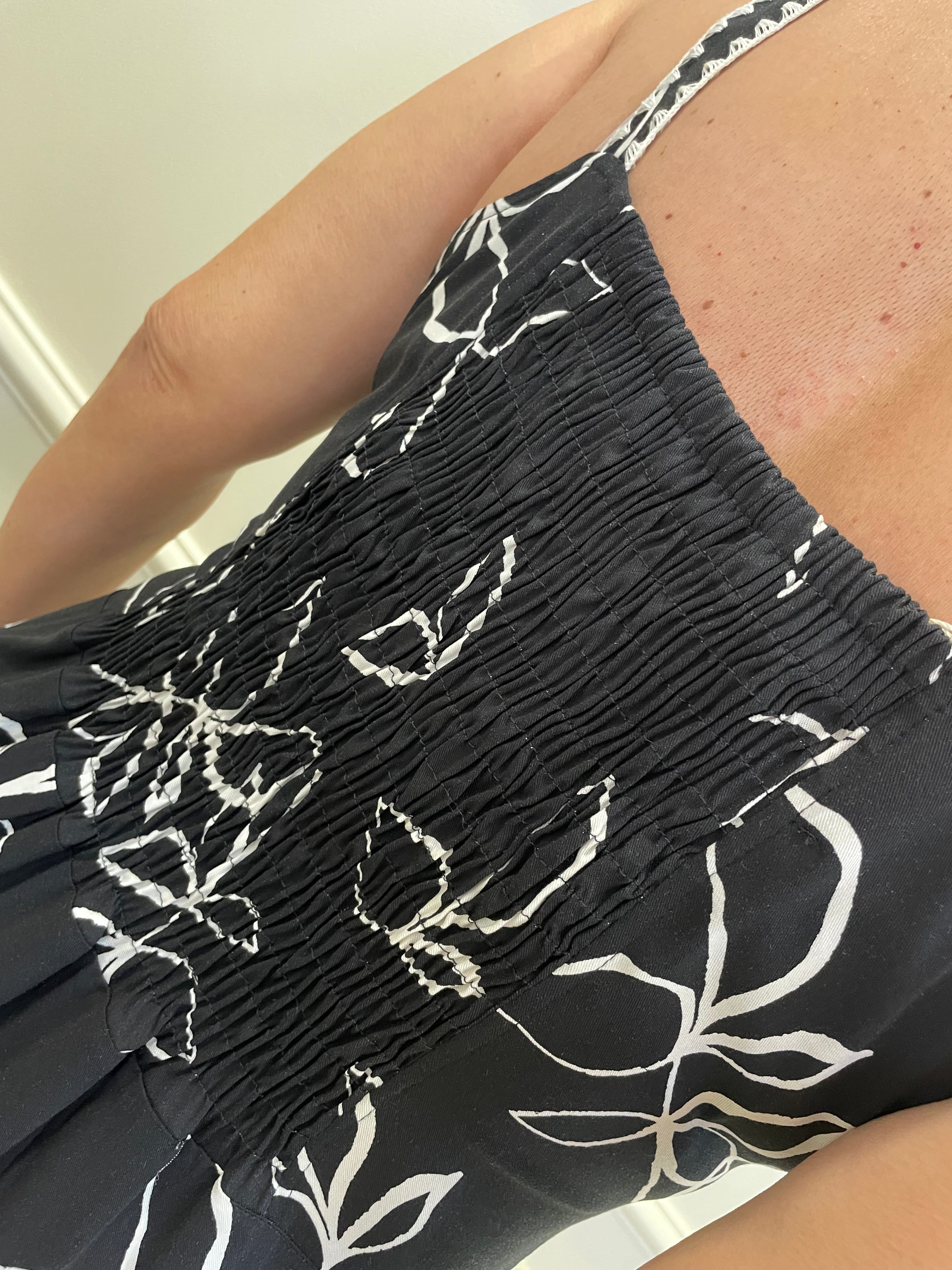 Vestido midi preto estampado branco