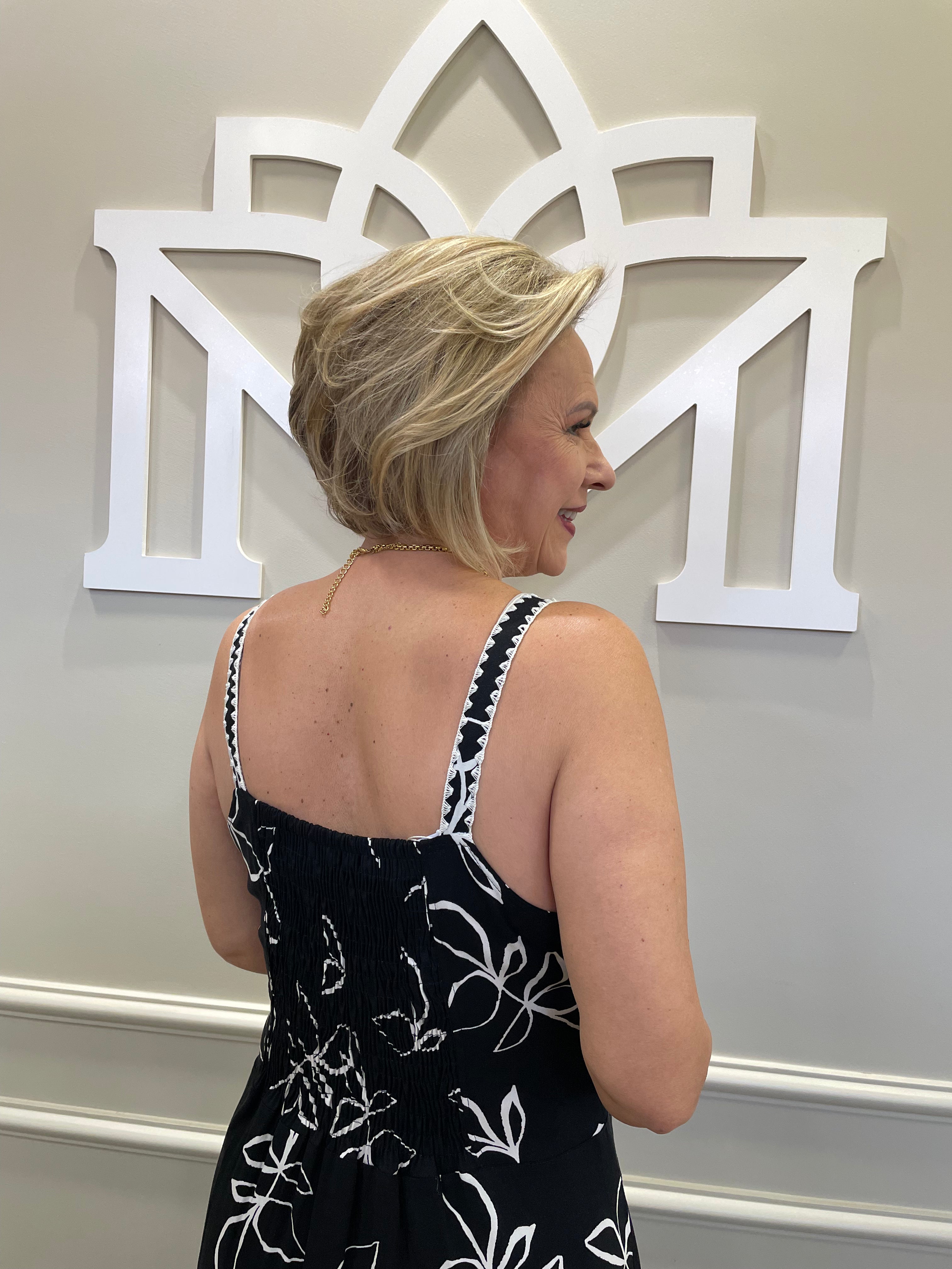 Vestido midi preto estampado branco