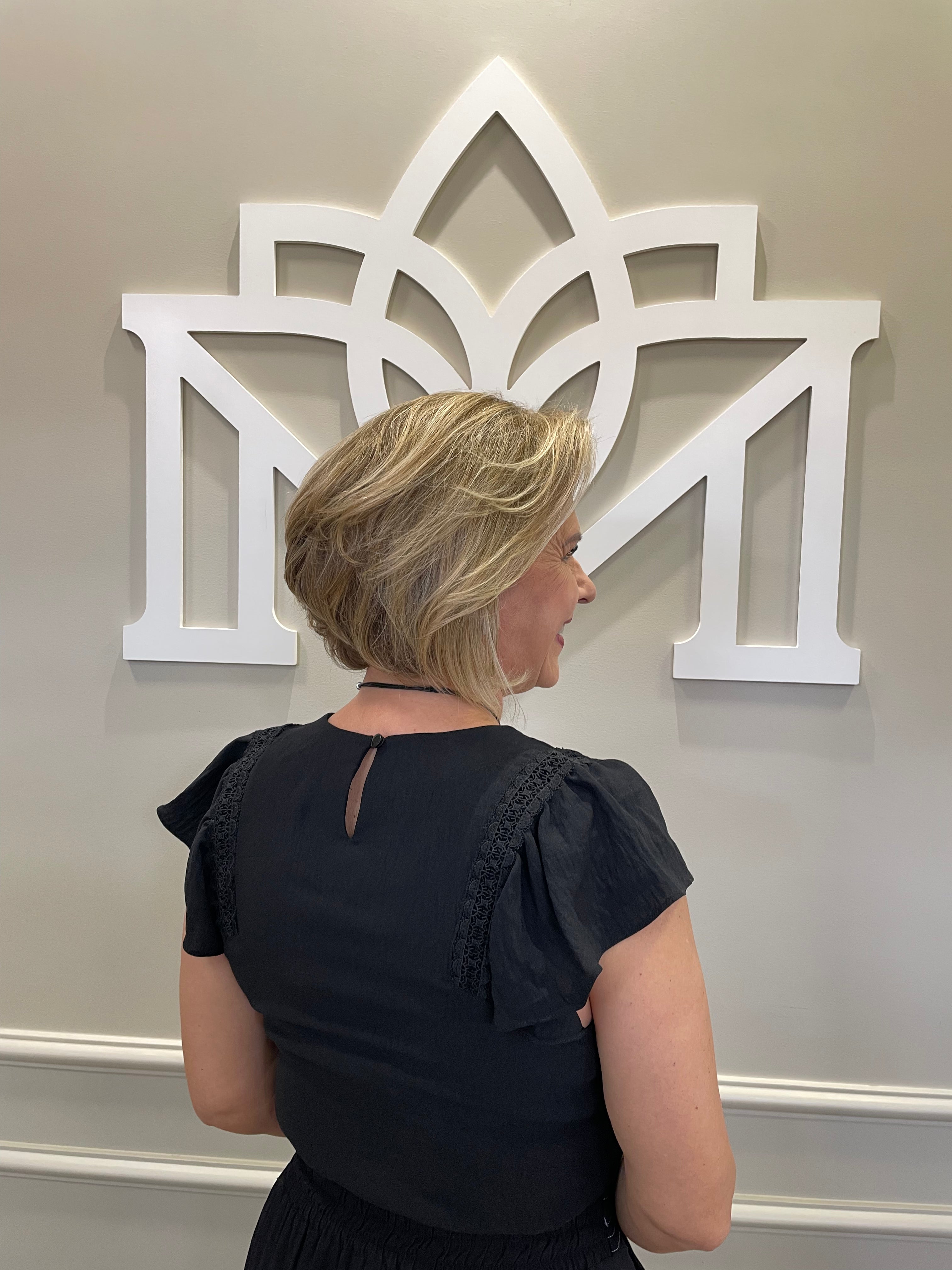 Blusa preta babado manga