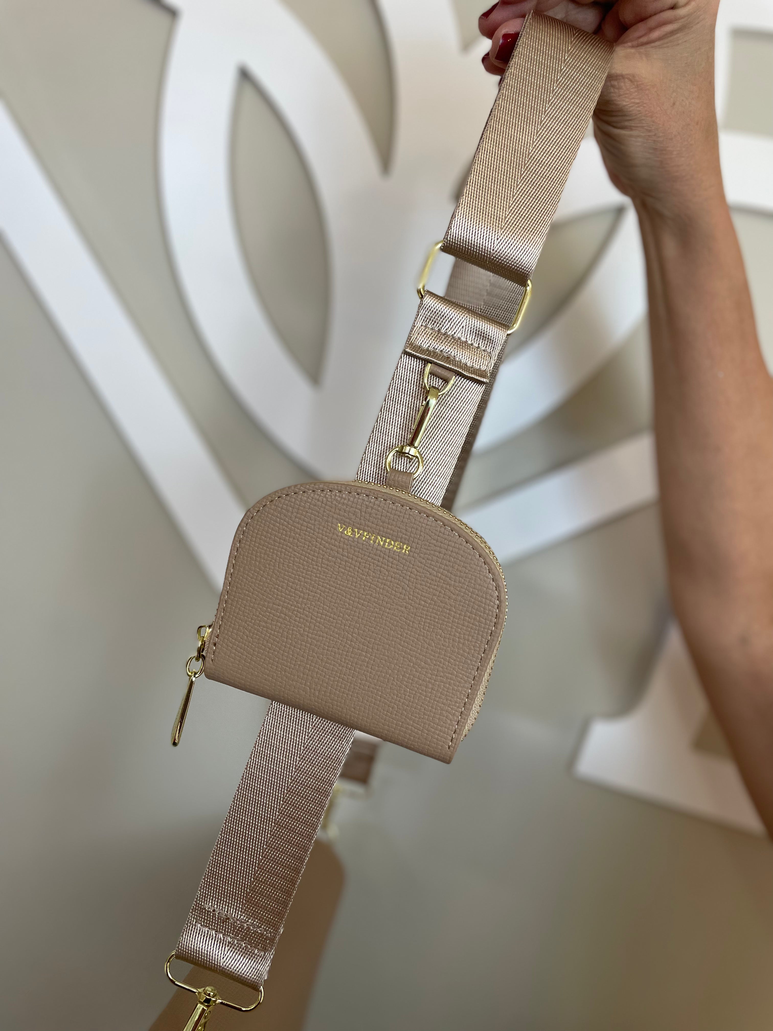 Bolsinha marrom/bege alça fita tipo carteira - Finder