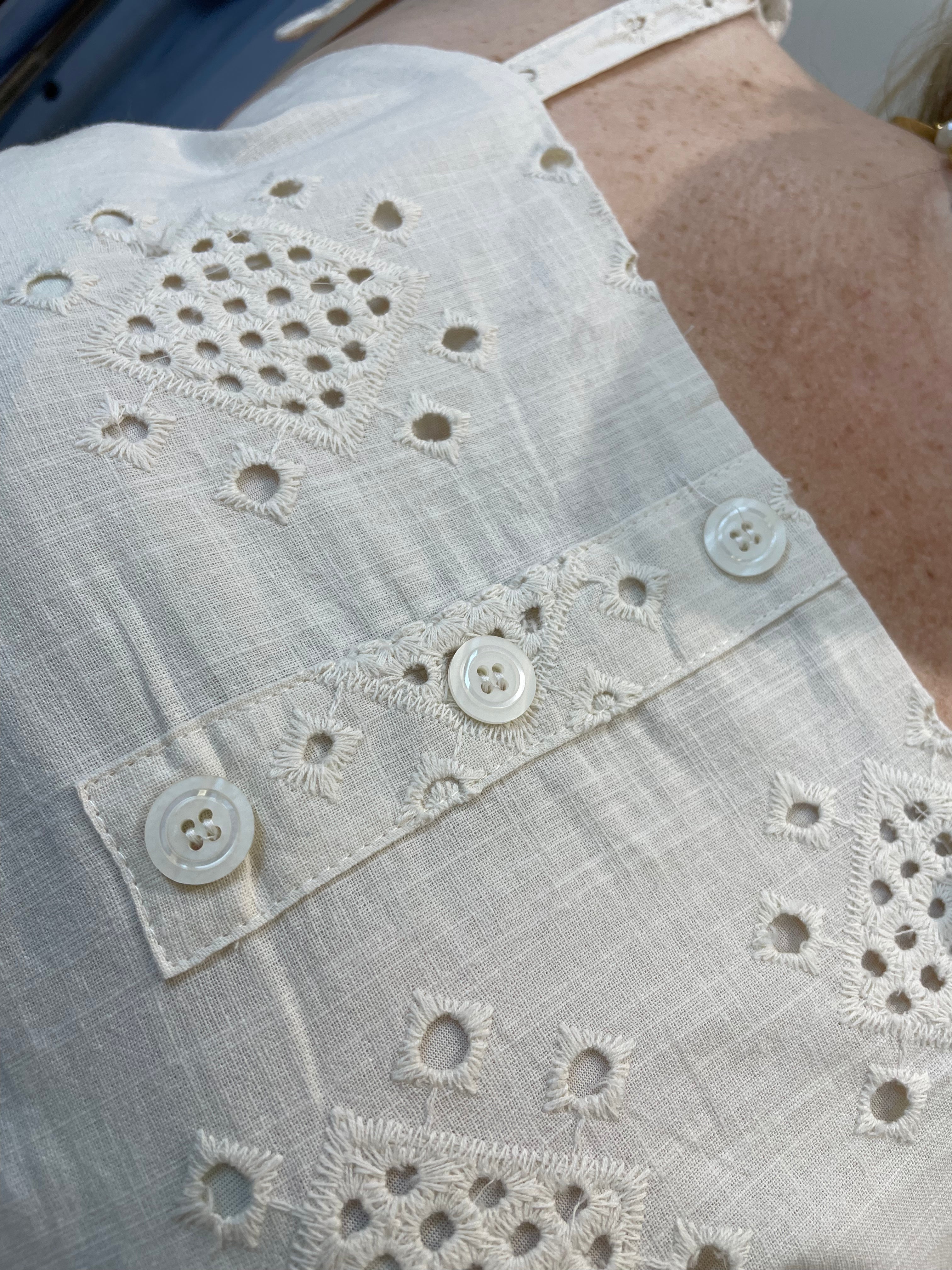 Conjunto saia midi laise cropped bege - temaplus