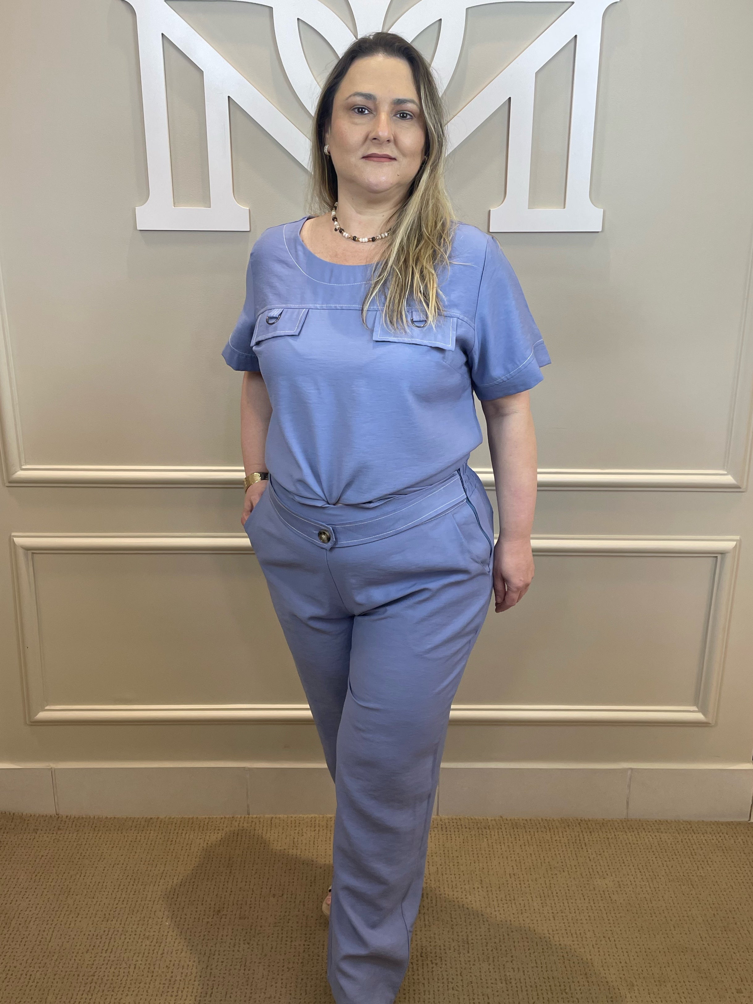 Conjunto calça alfaiataria azul metal