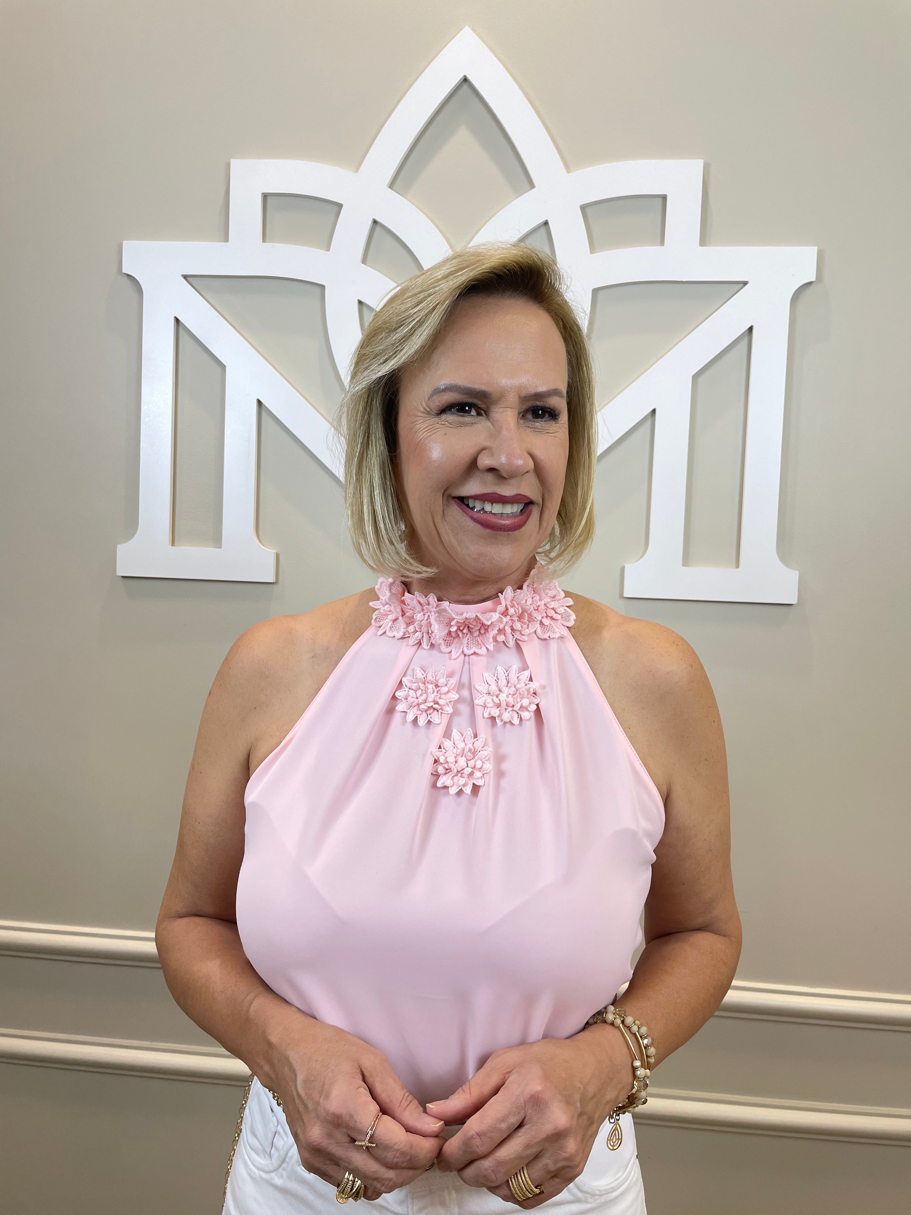 Blusa rosa cava americana bordada flor