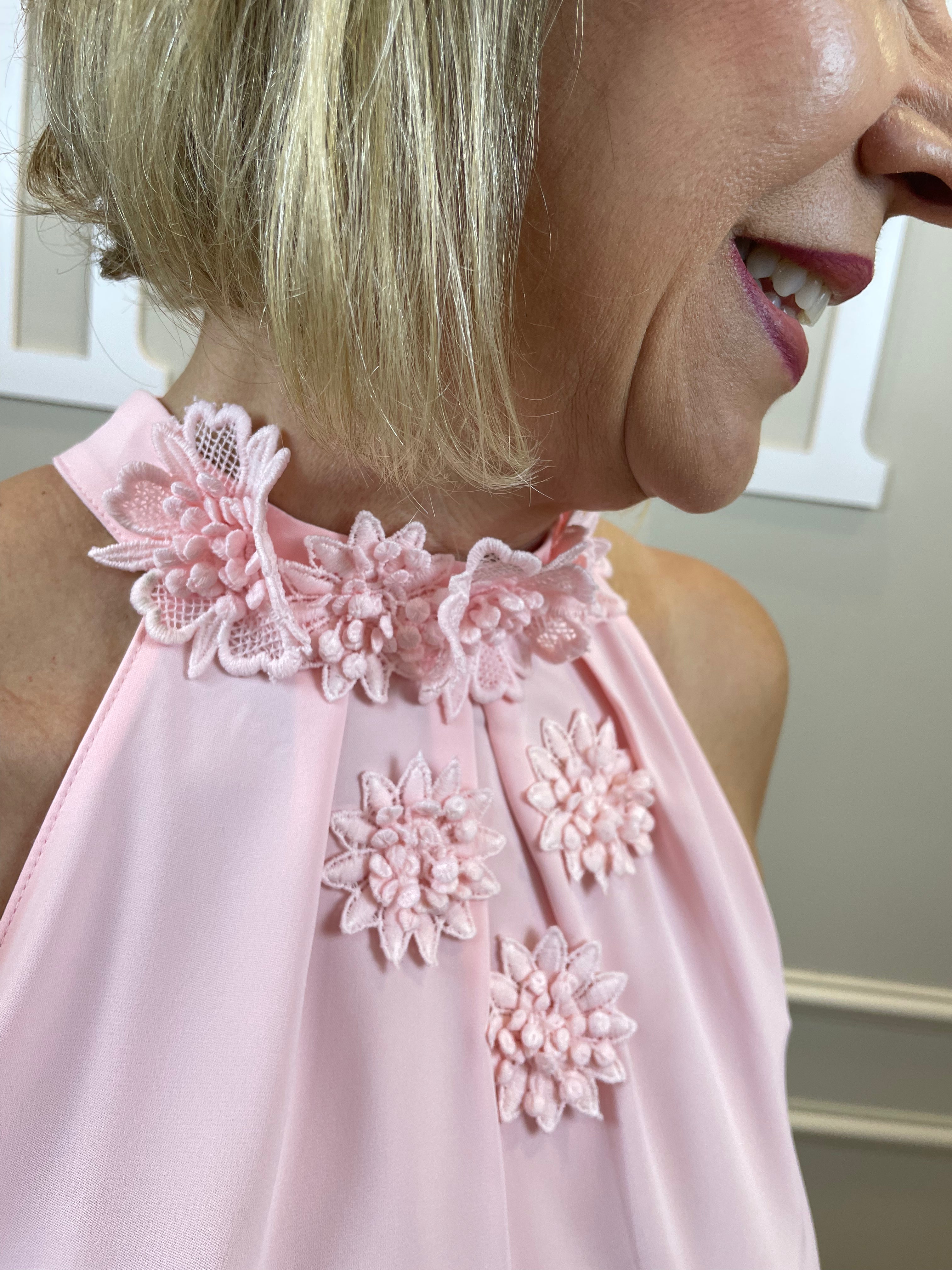 Blusa rosa cava americana bordada flor