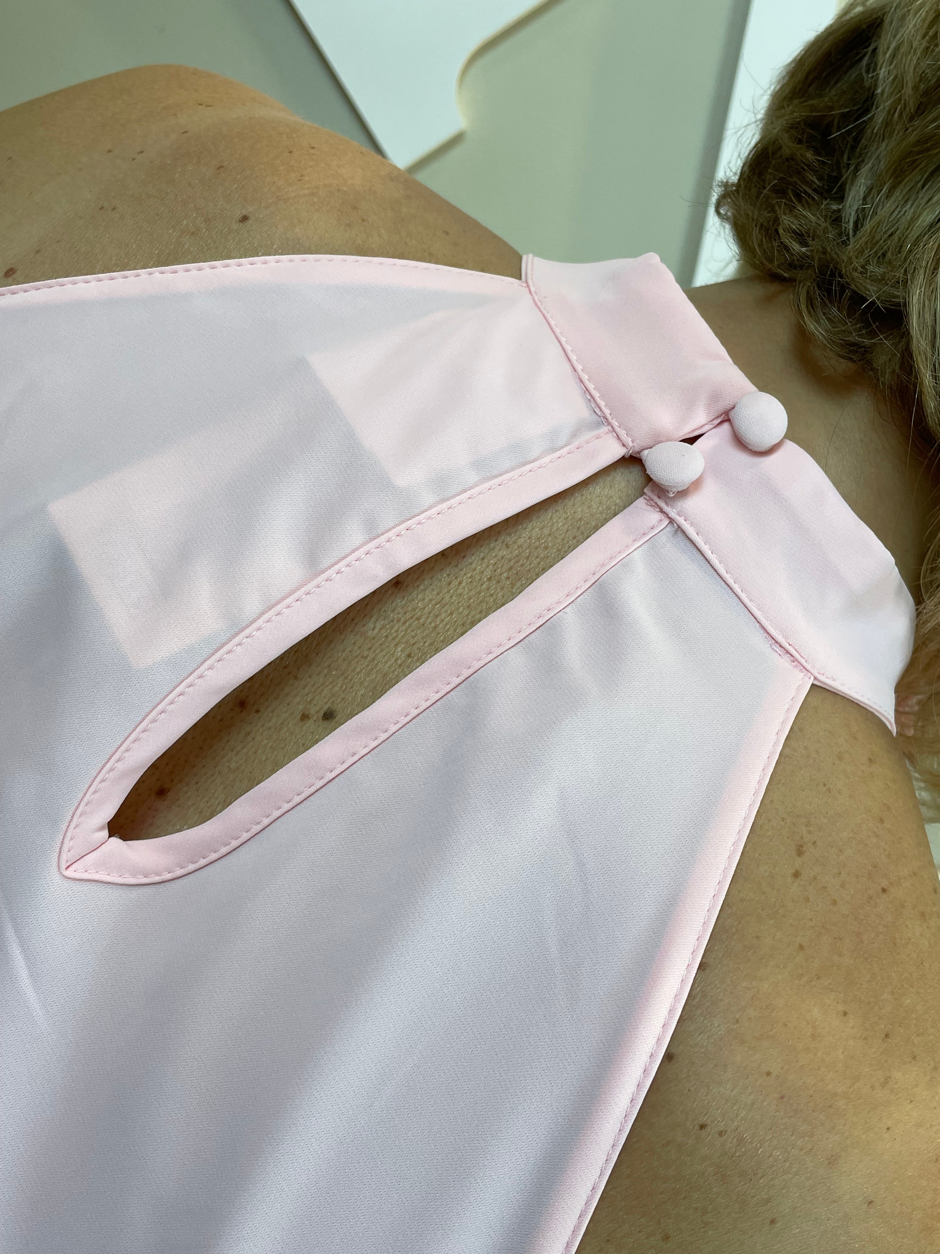 Blusa rosa cava americana bordada flor