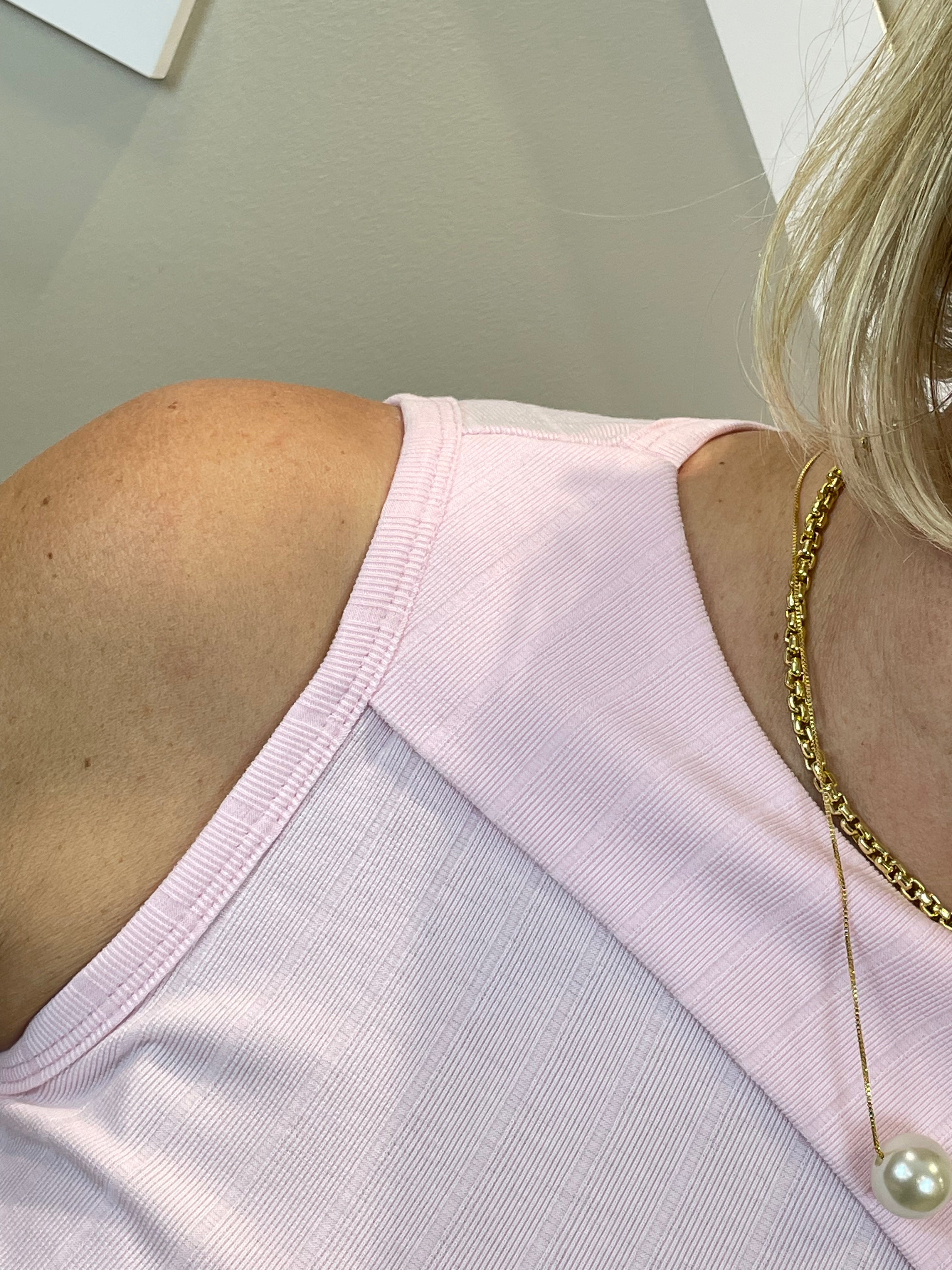 Blusa canelada rosa pala botão