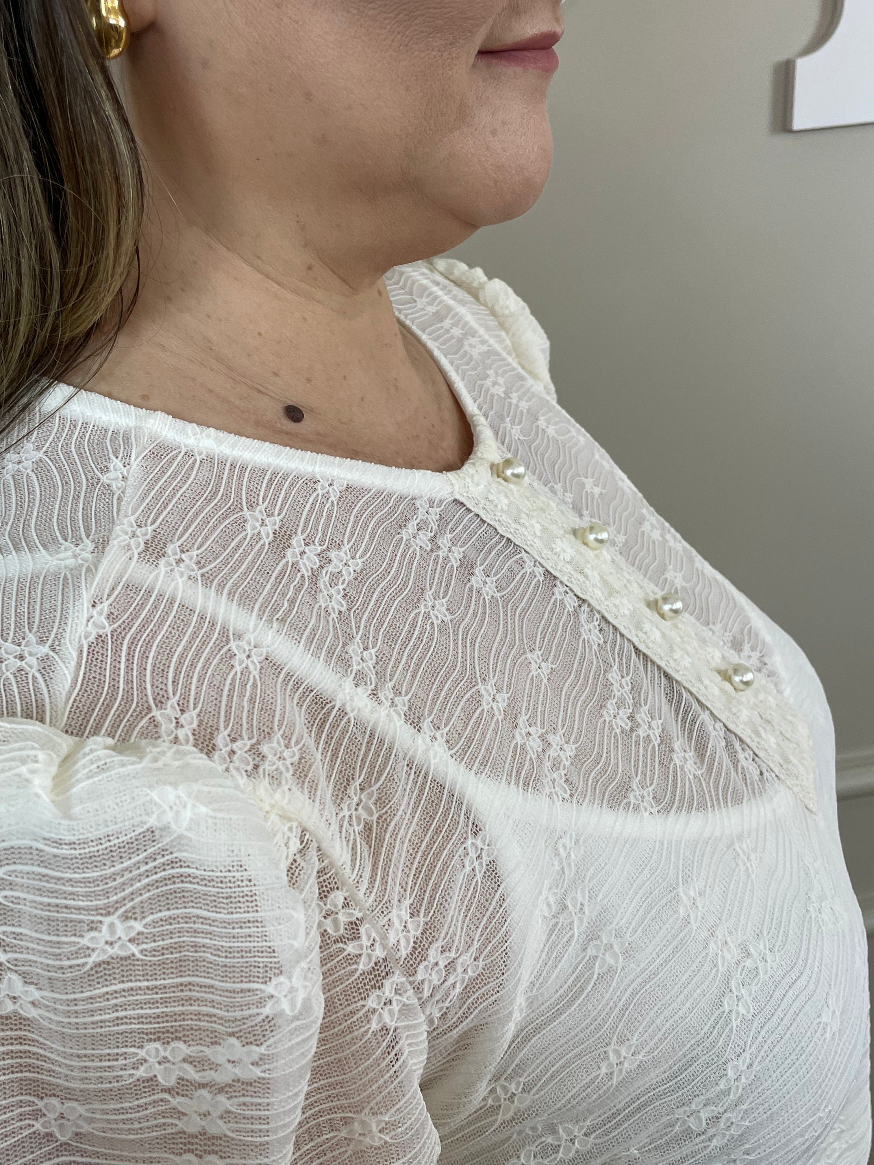 Blusa renda regata off/botão pérola - Savannah