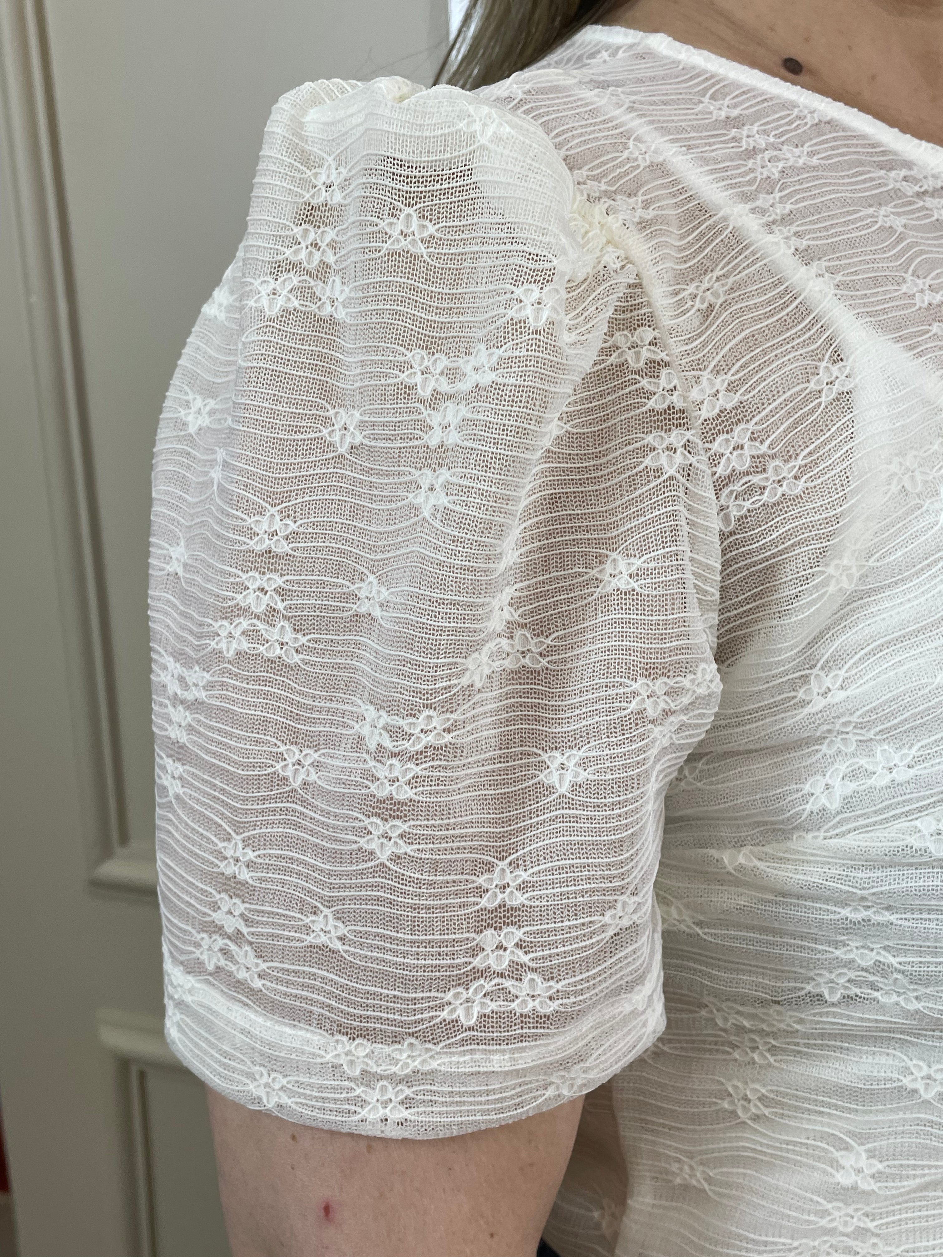 Blusa renda regata off/botão pérola - Savannah