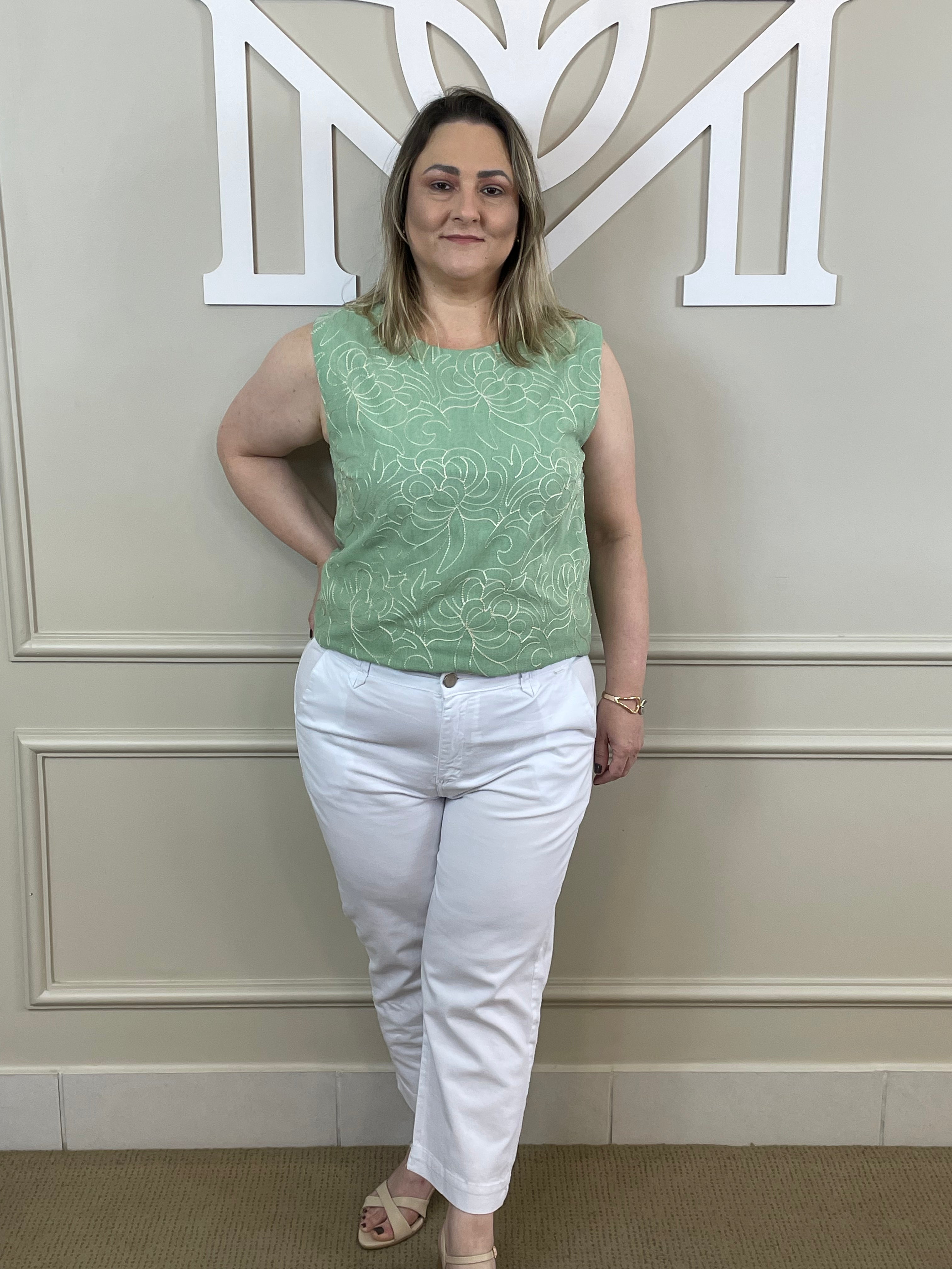 Regata linho verde bordada - Seiki