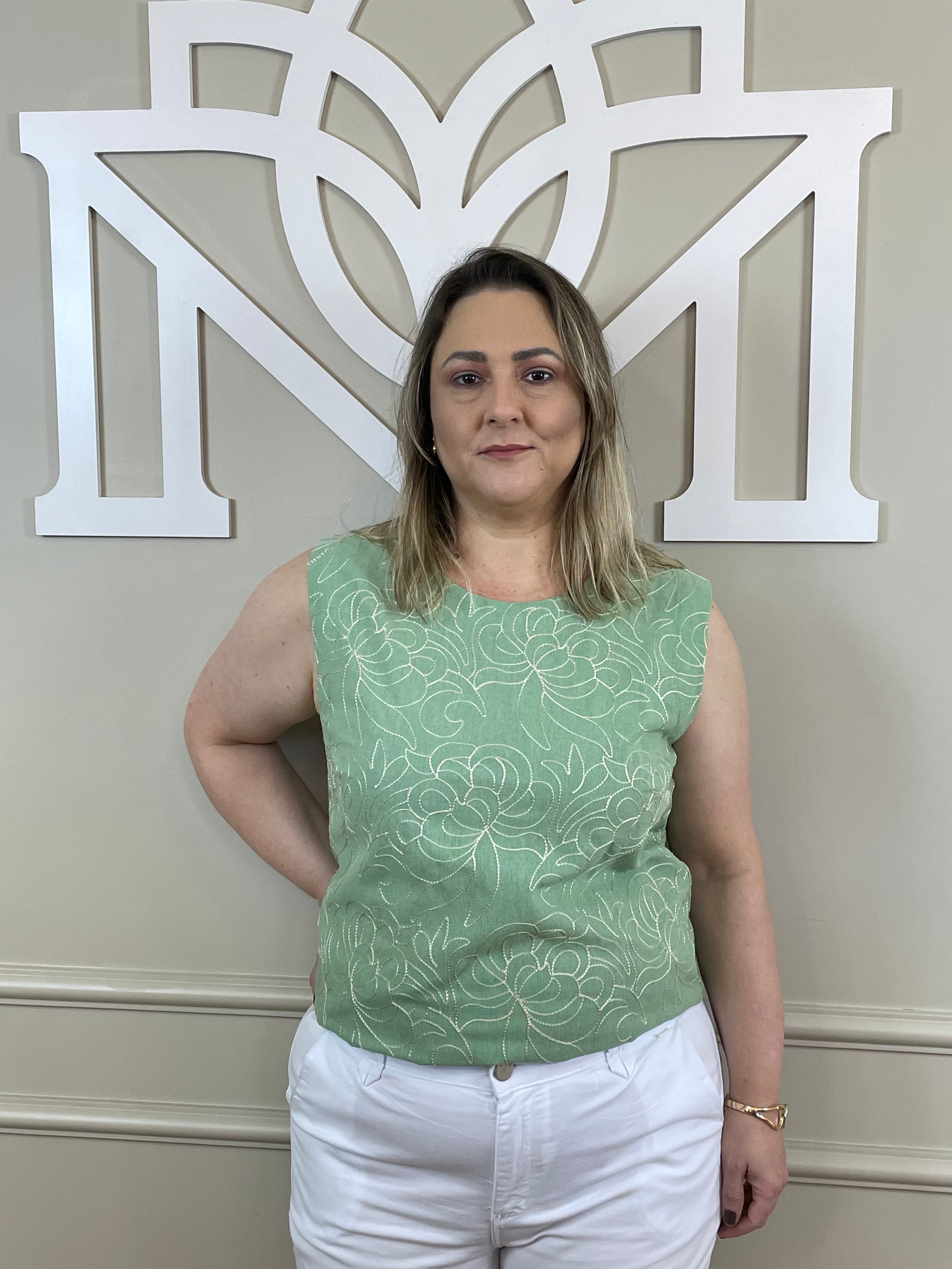 Regata linho verde bordada - Seiki