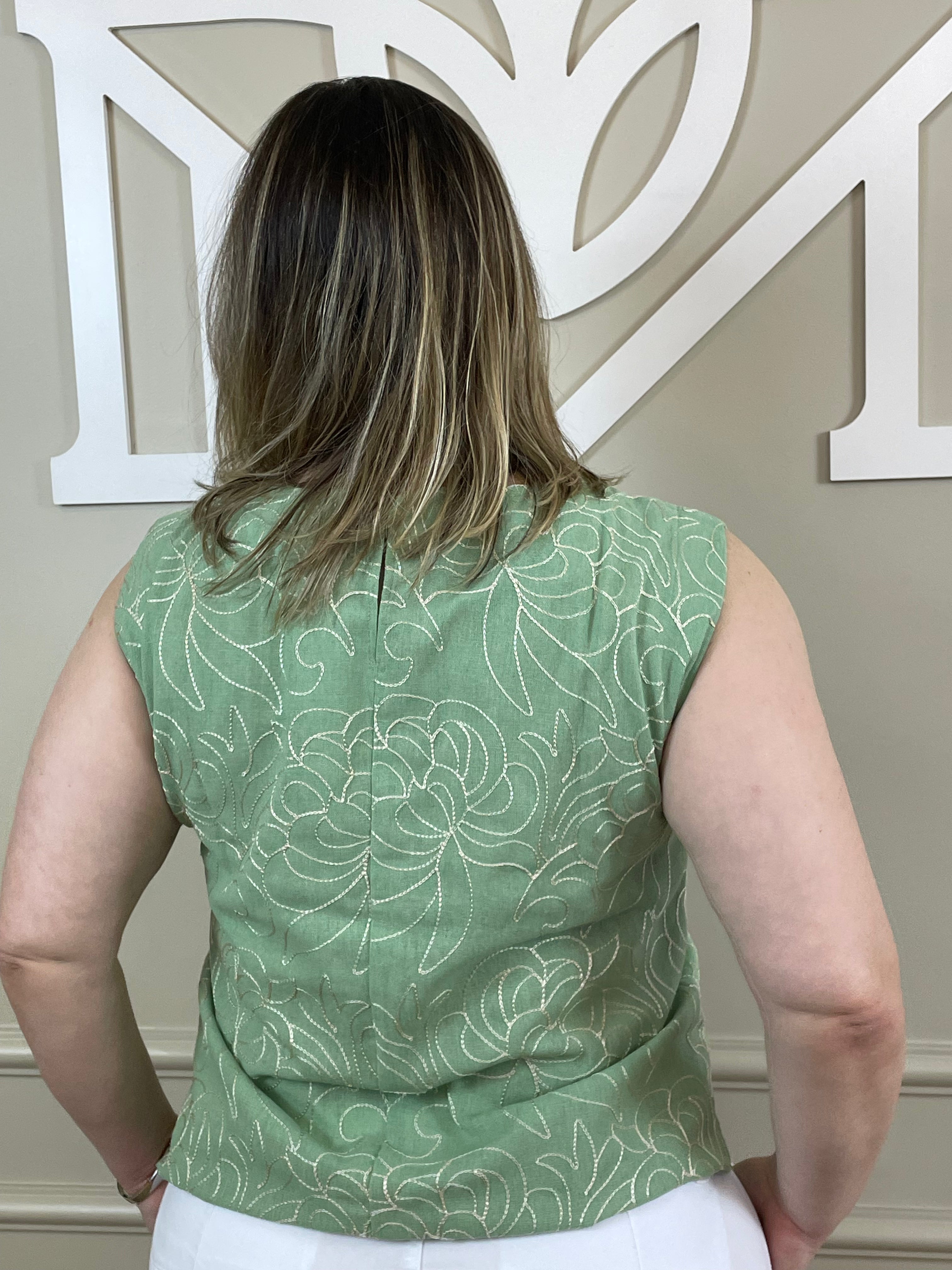 Regata linho verde bordada - Seiki