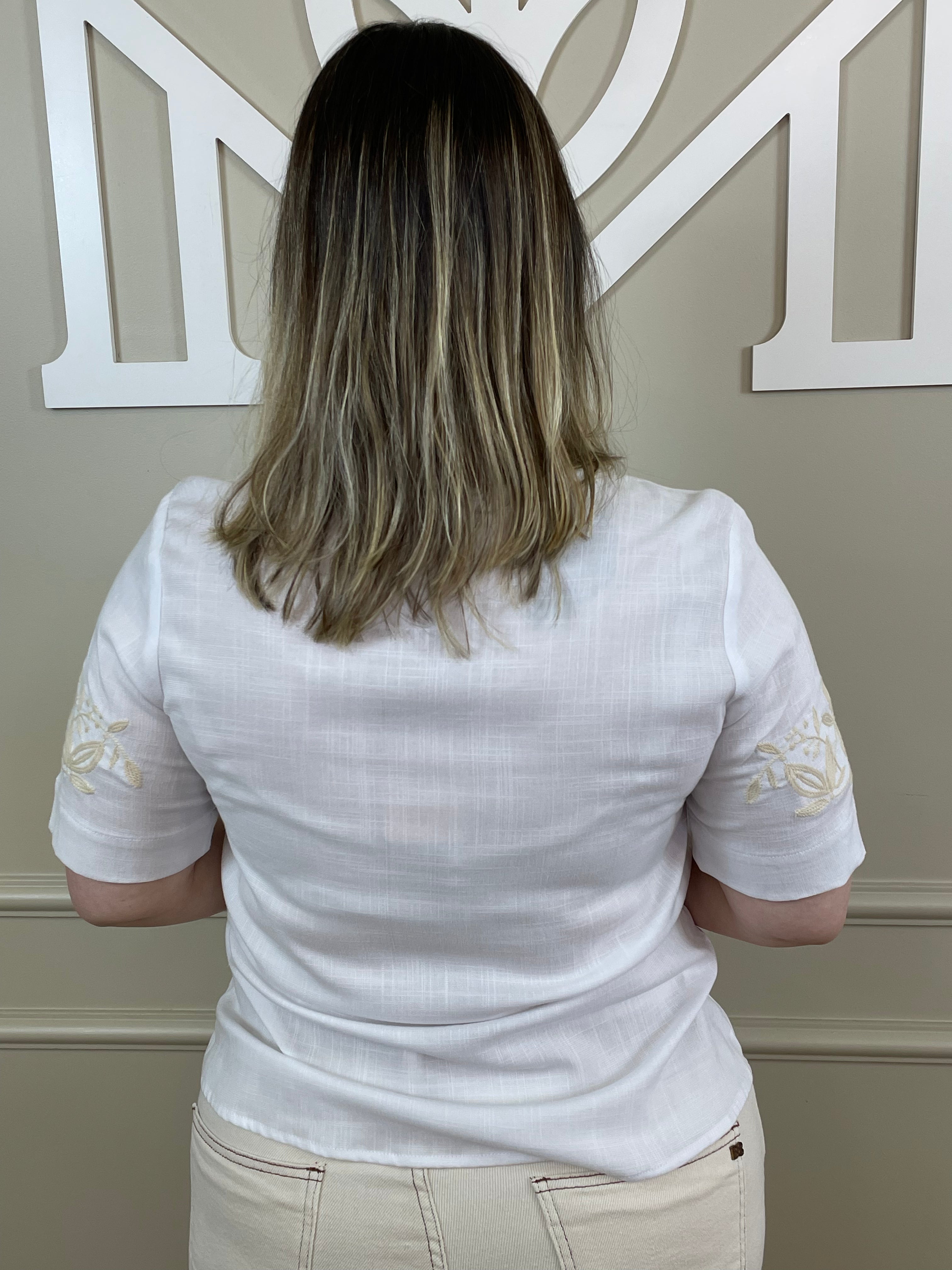 Blusa branca bordada manga/barra/off - Zampers
