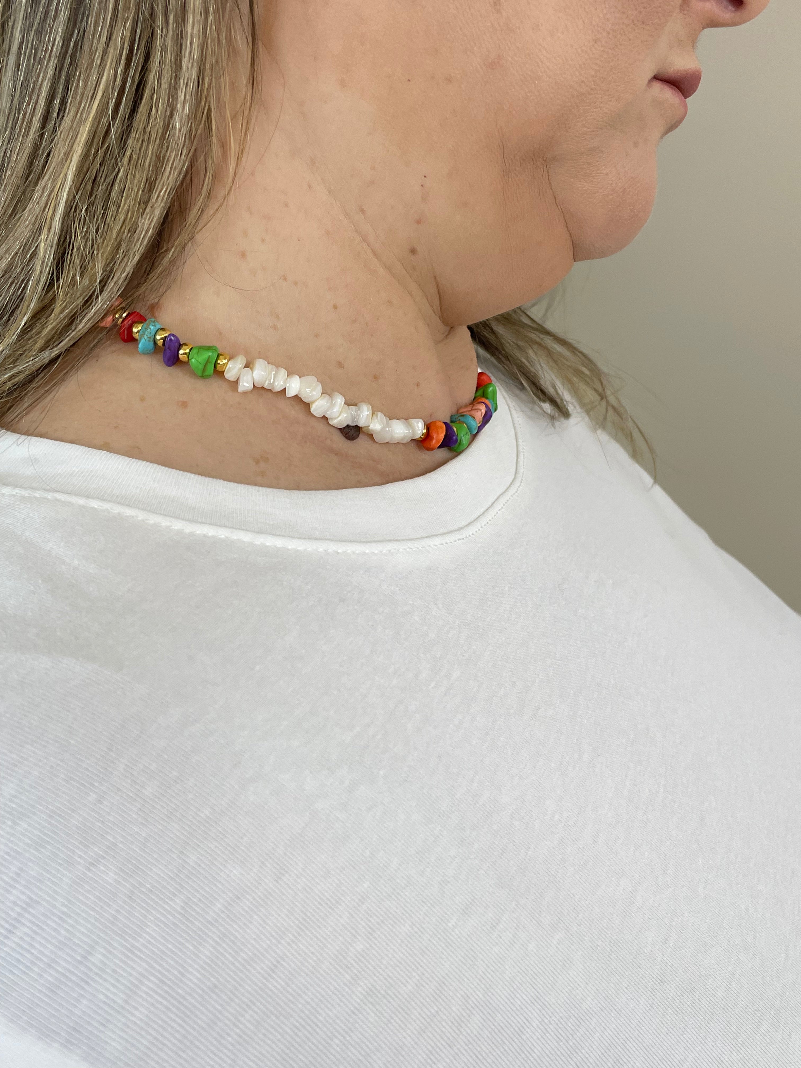 T-shirt off manga bordada bege - Bellah