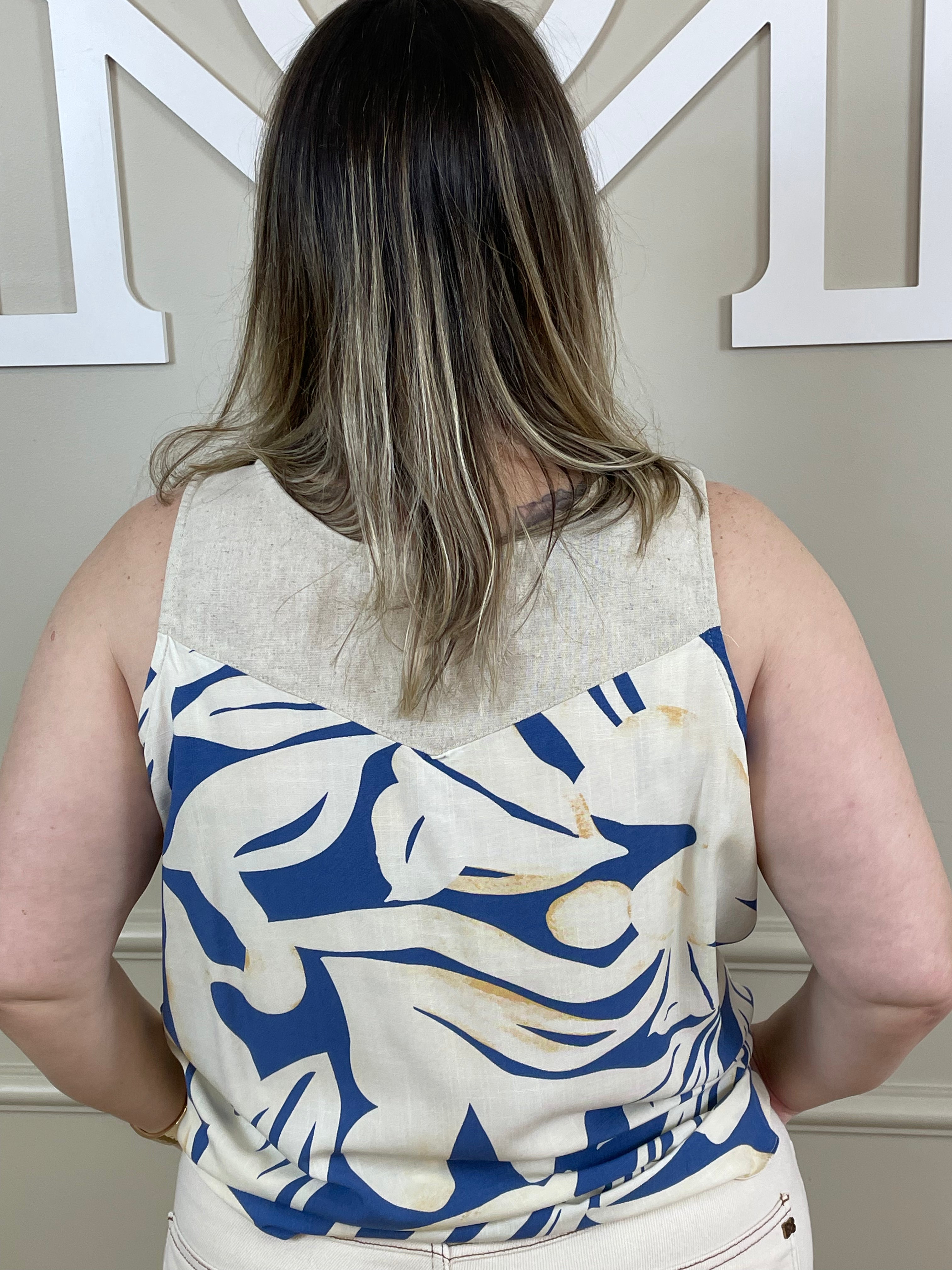 Blusa viscose estampado azul botão