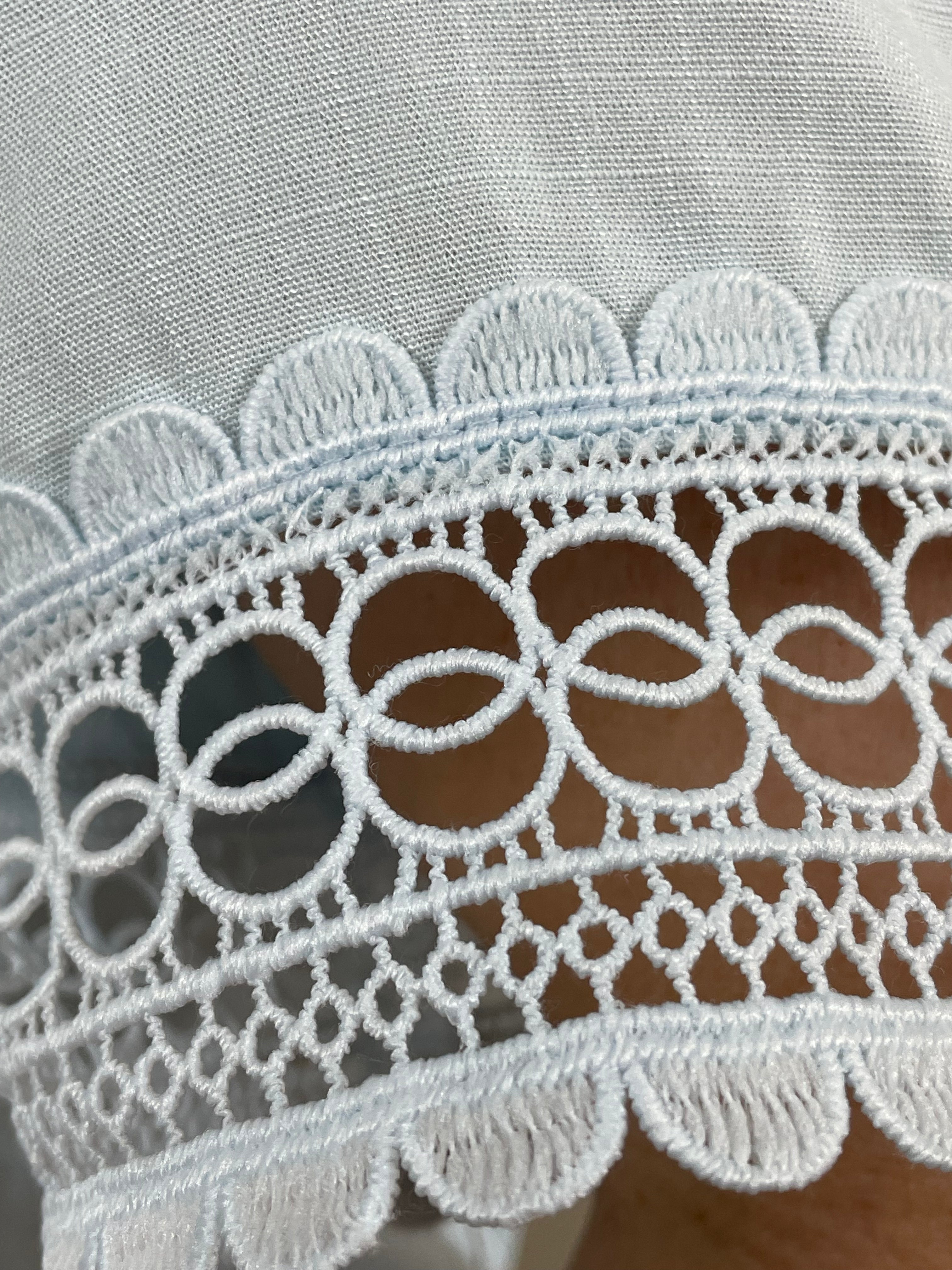 Blusa azulzinha bordada guipir/manga