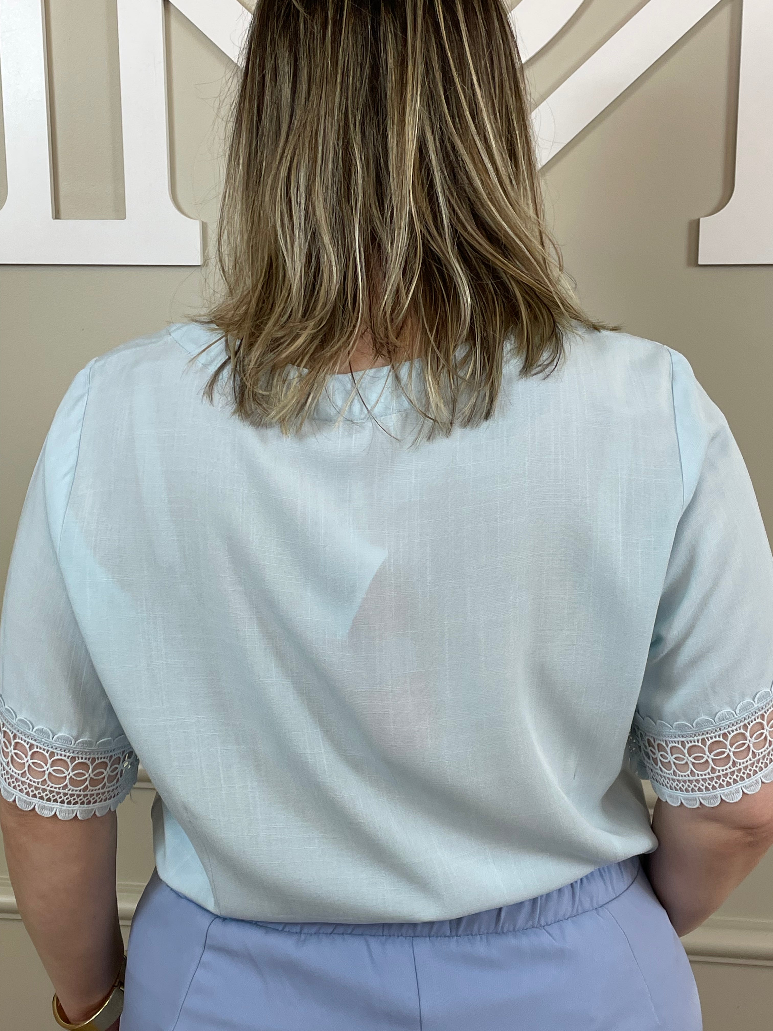 Blusa azulzinha bordada guipir/manga