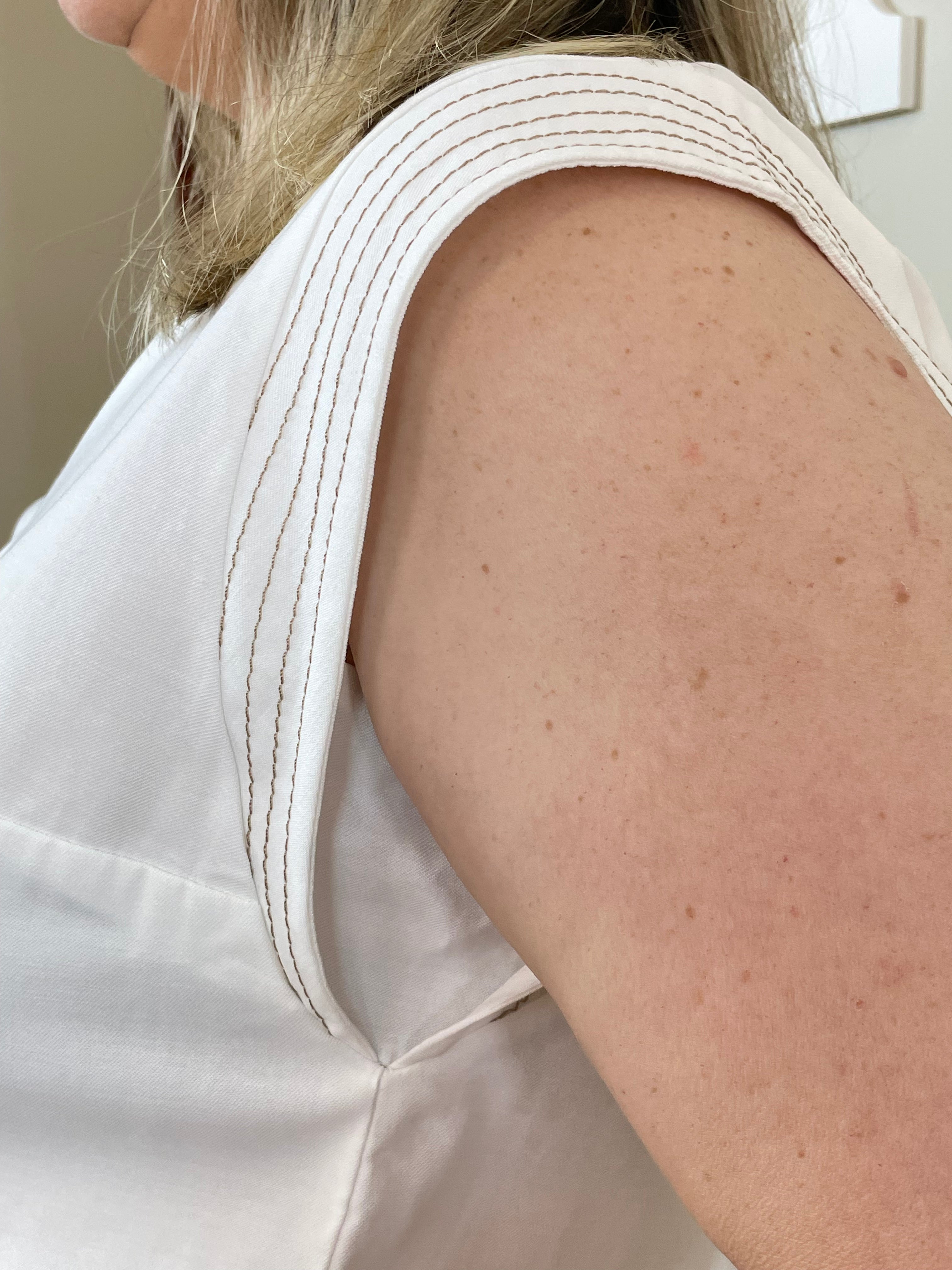 Conjunto blusa e bermuda off pesponto marrom