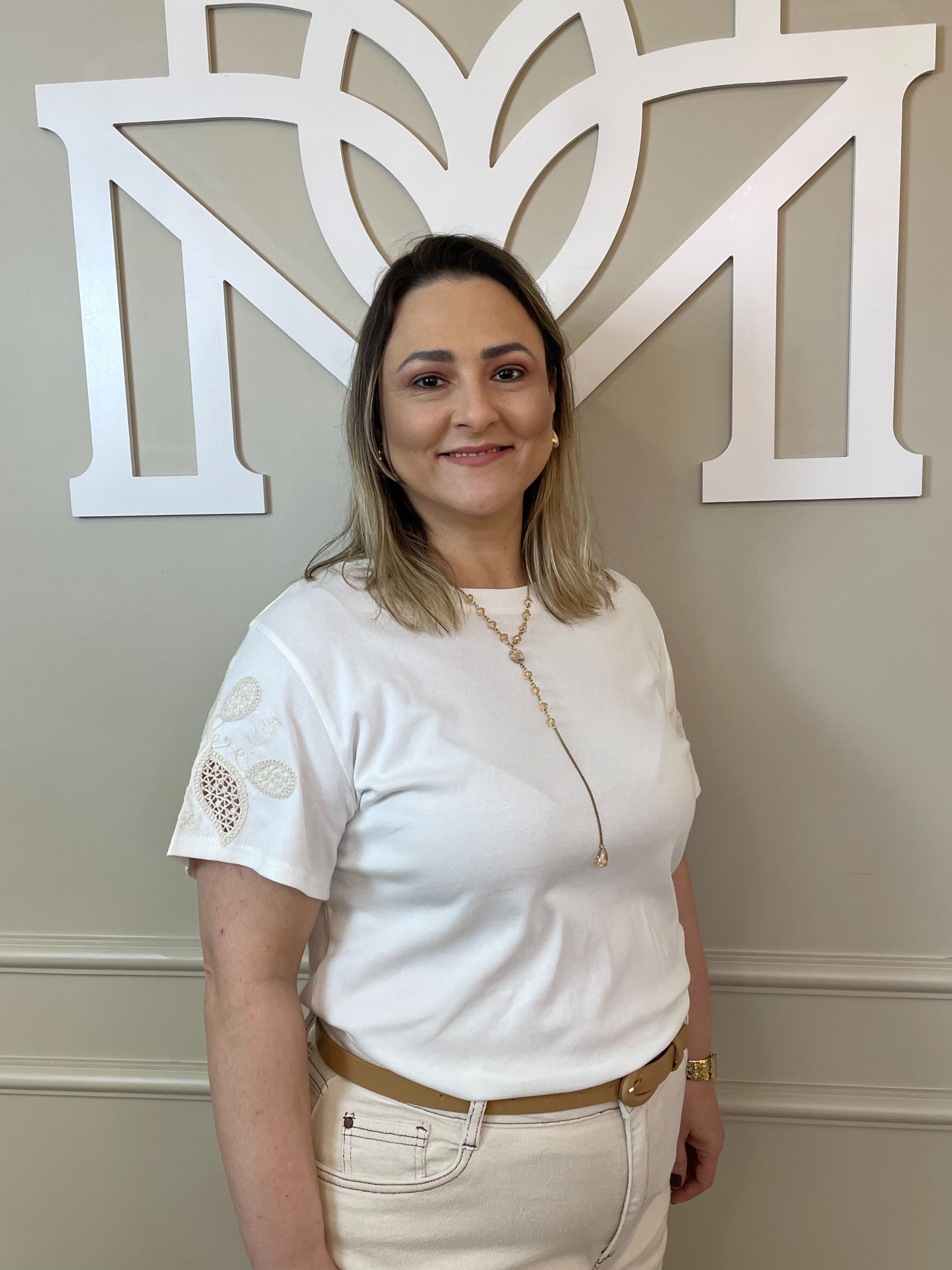 T-shirt off manga bordada bege - Bellah