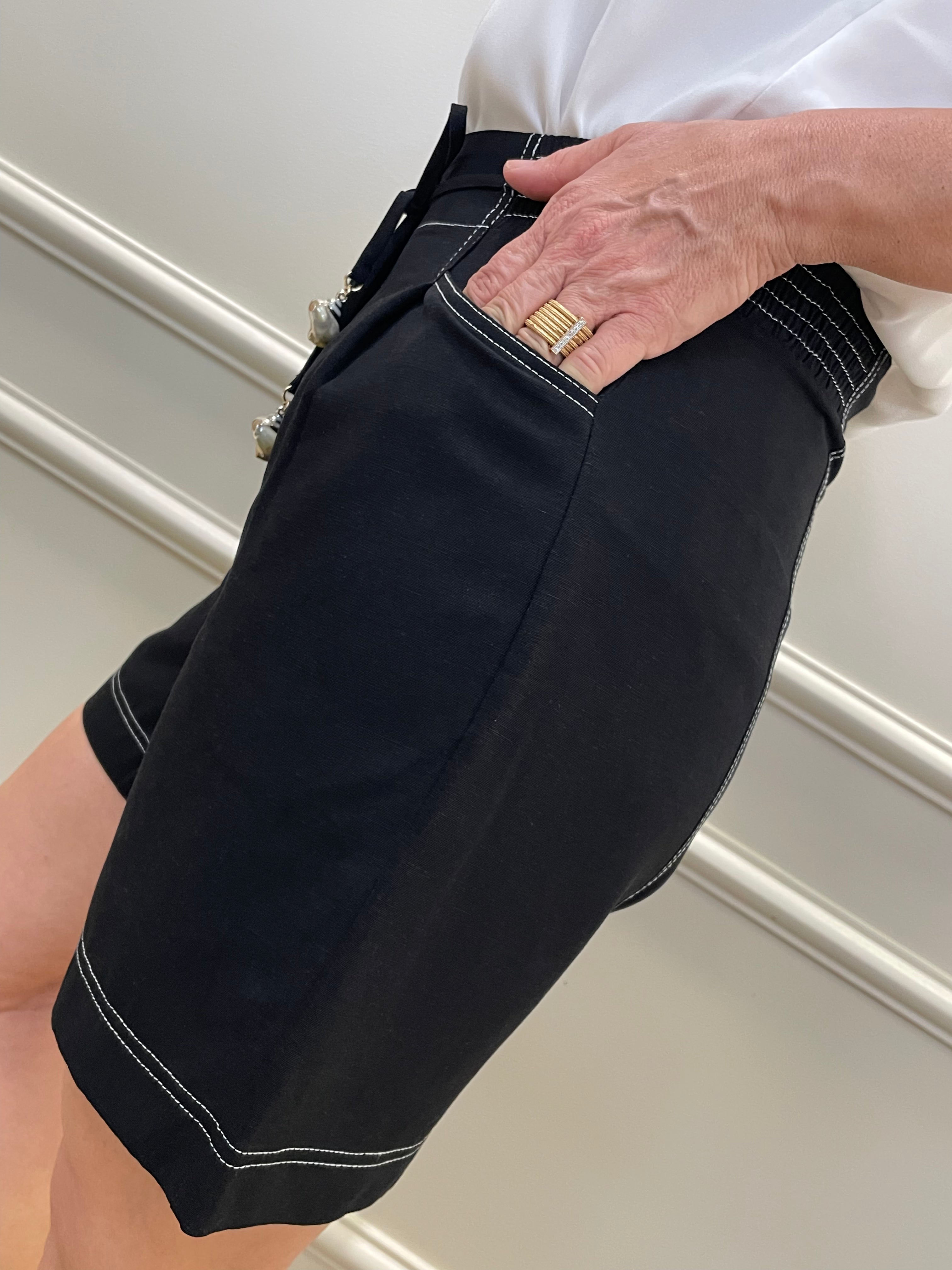 Bermuda alfaiataria preta pesponto - Seiki