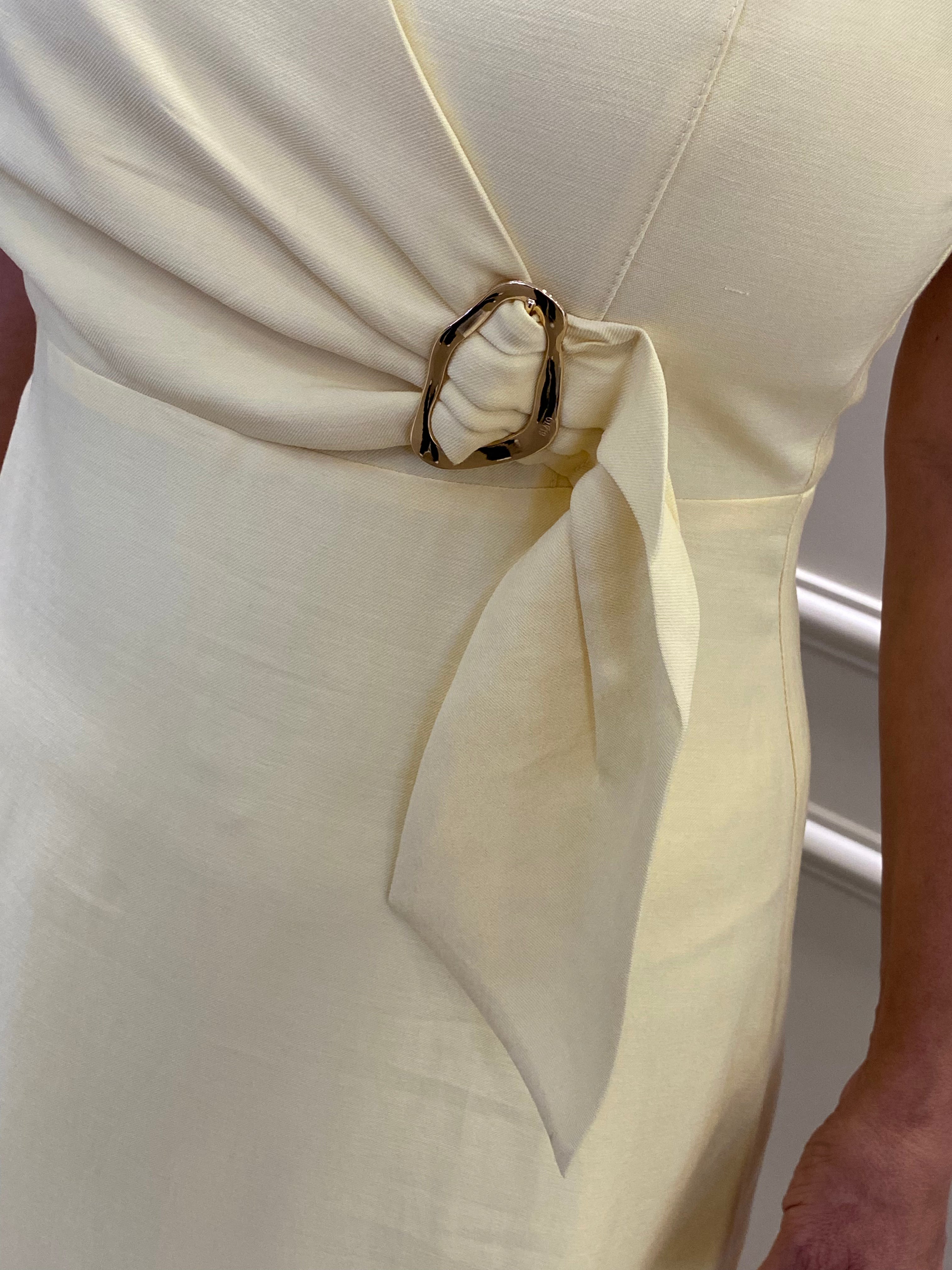 Vestido midi amarelo fivela cós