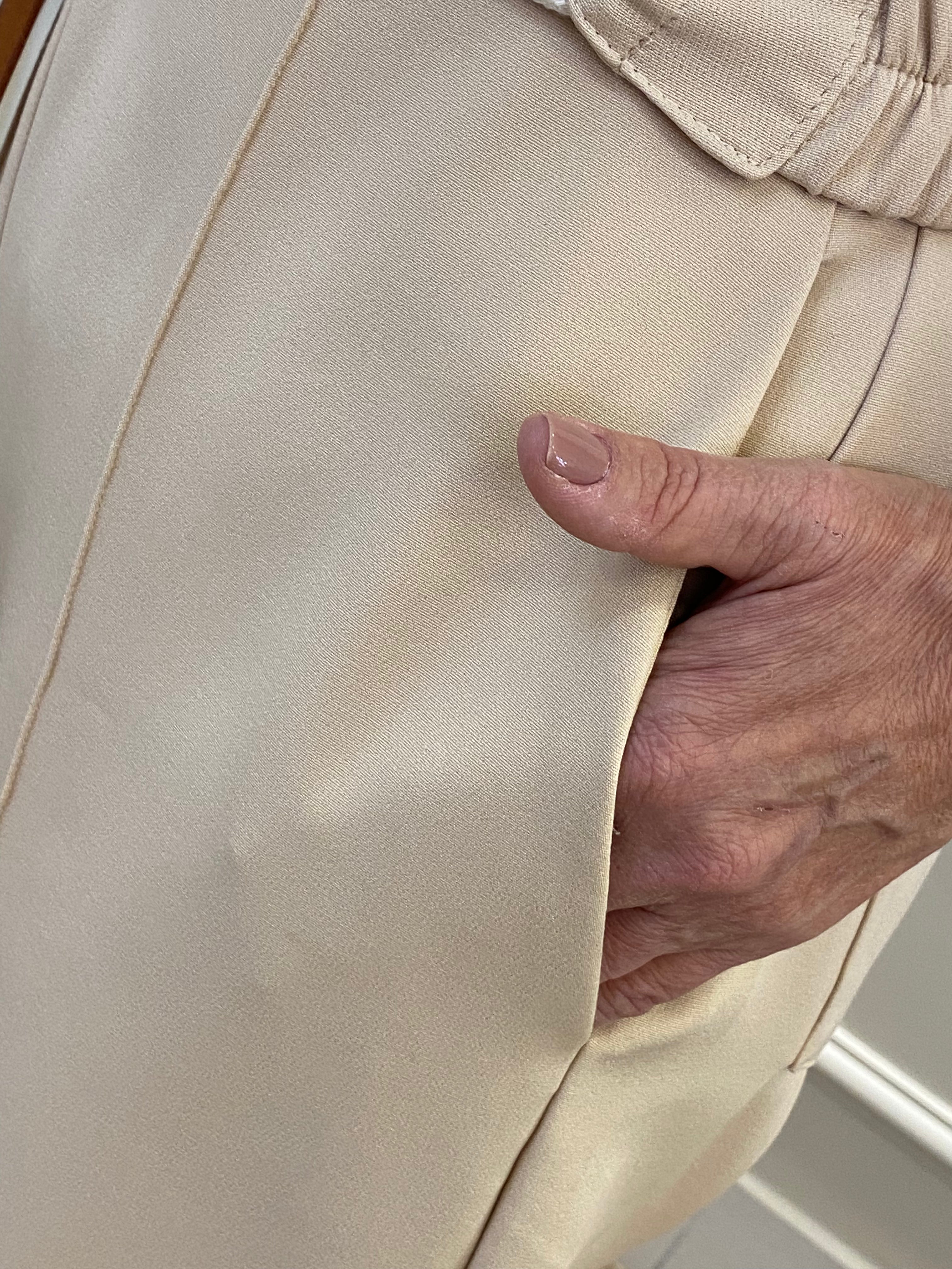 Macacão beje cinto trançado - Cora Canela