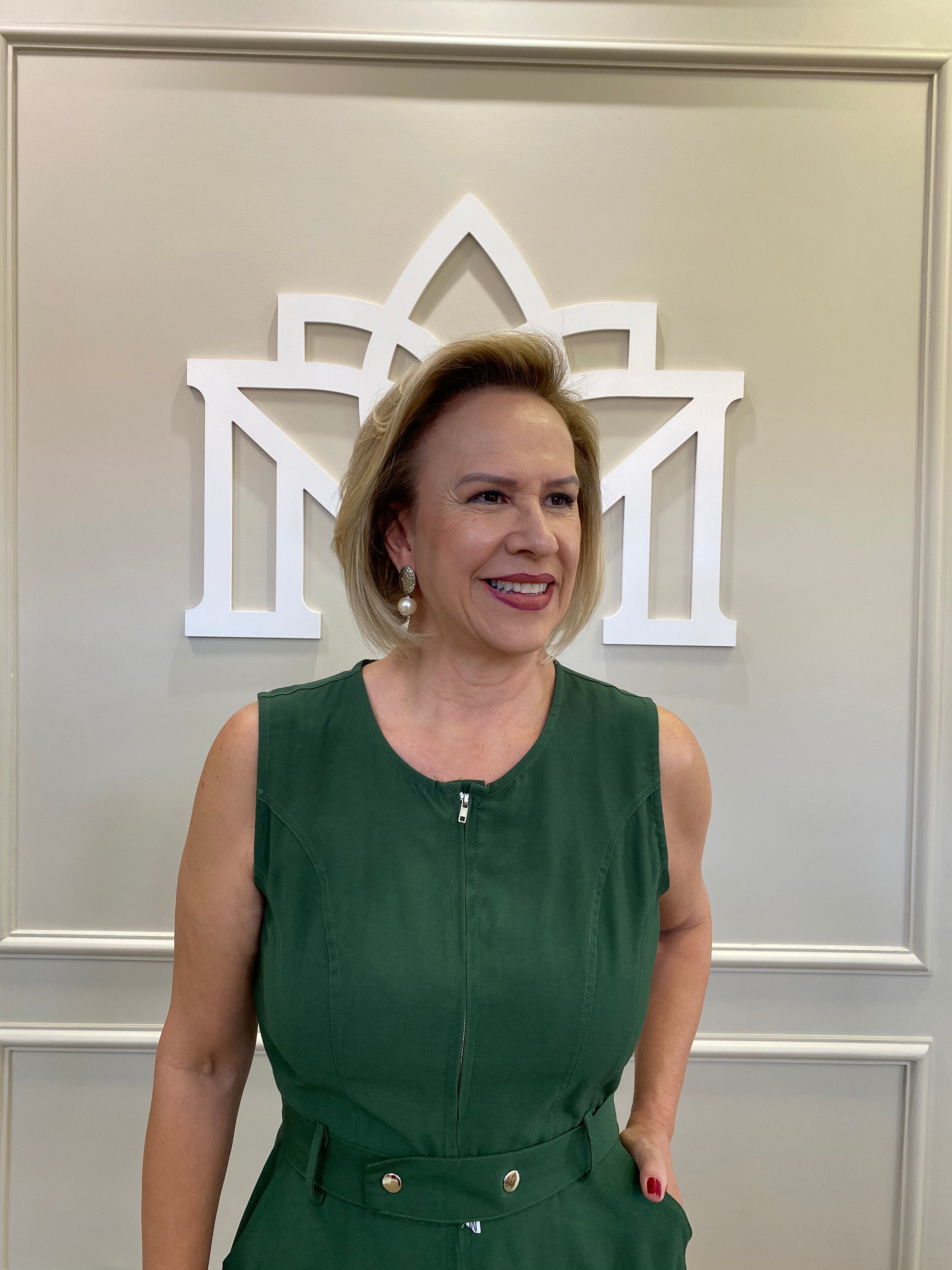 Vestido midi militar ziper