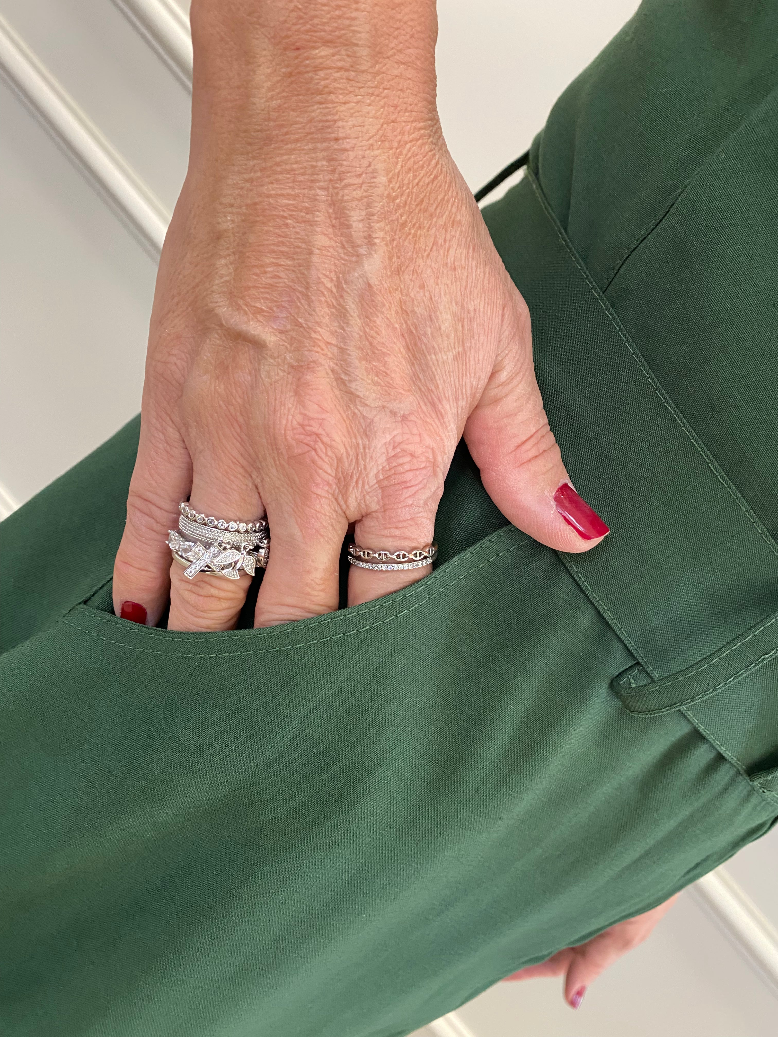 Vestido midi militar ziper