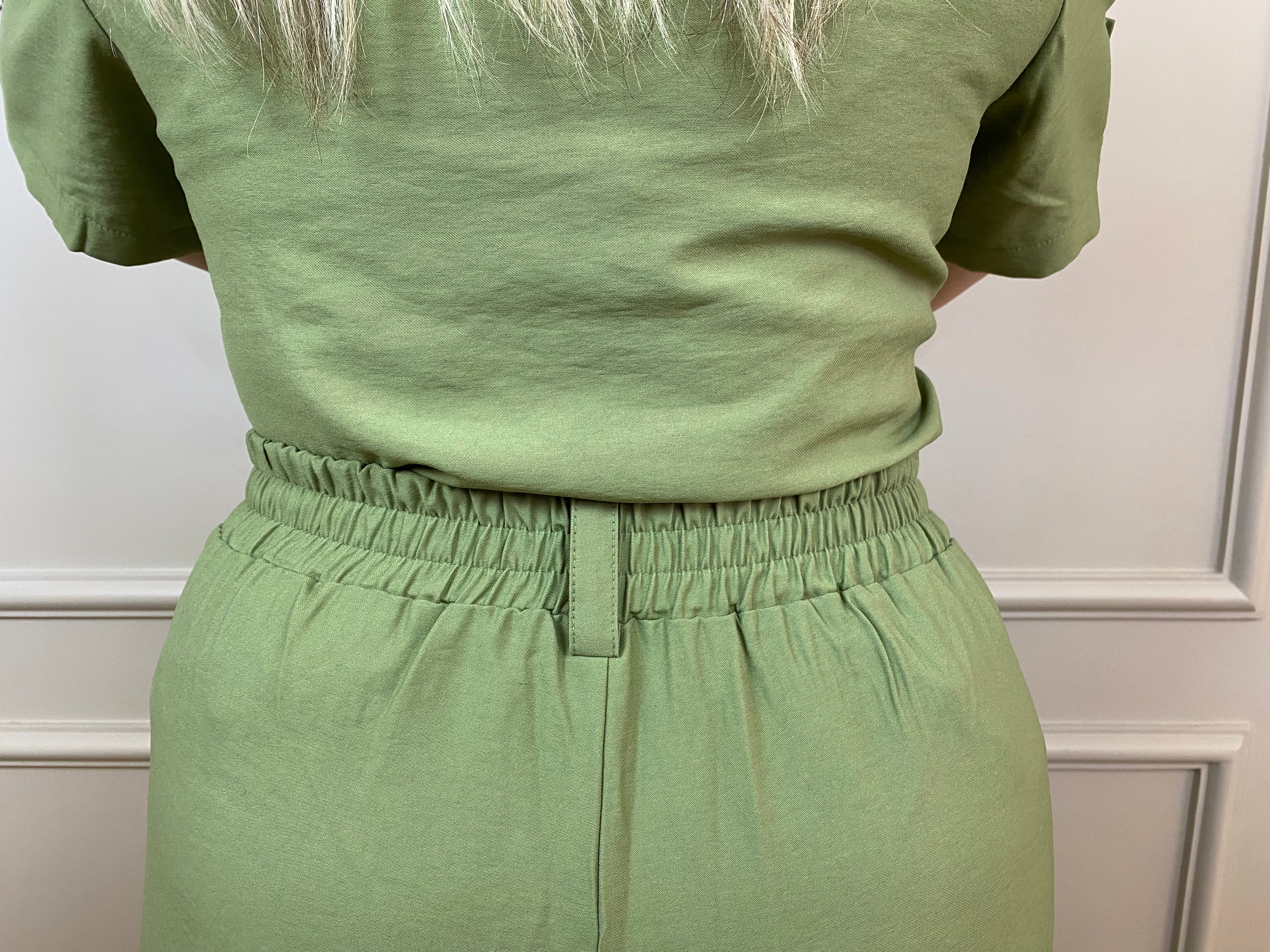 Conjunto calça alfaiataria verde pesponto
