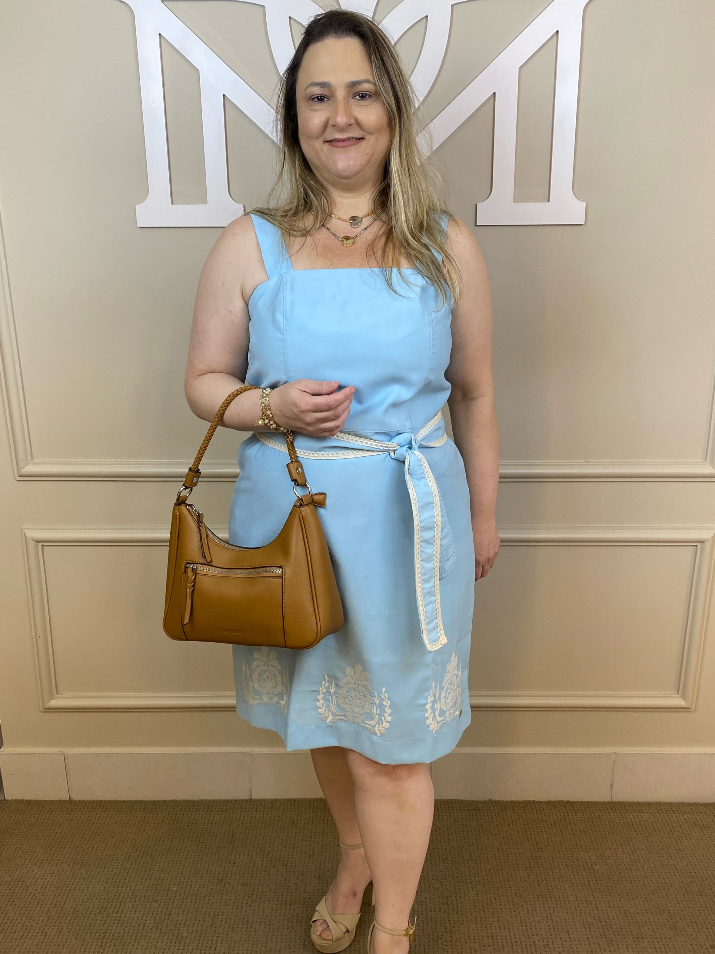 Vestido alfaiataria azulzinho bordado cinto