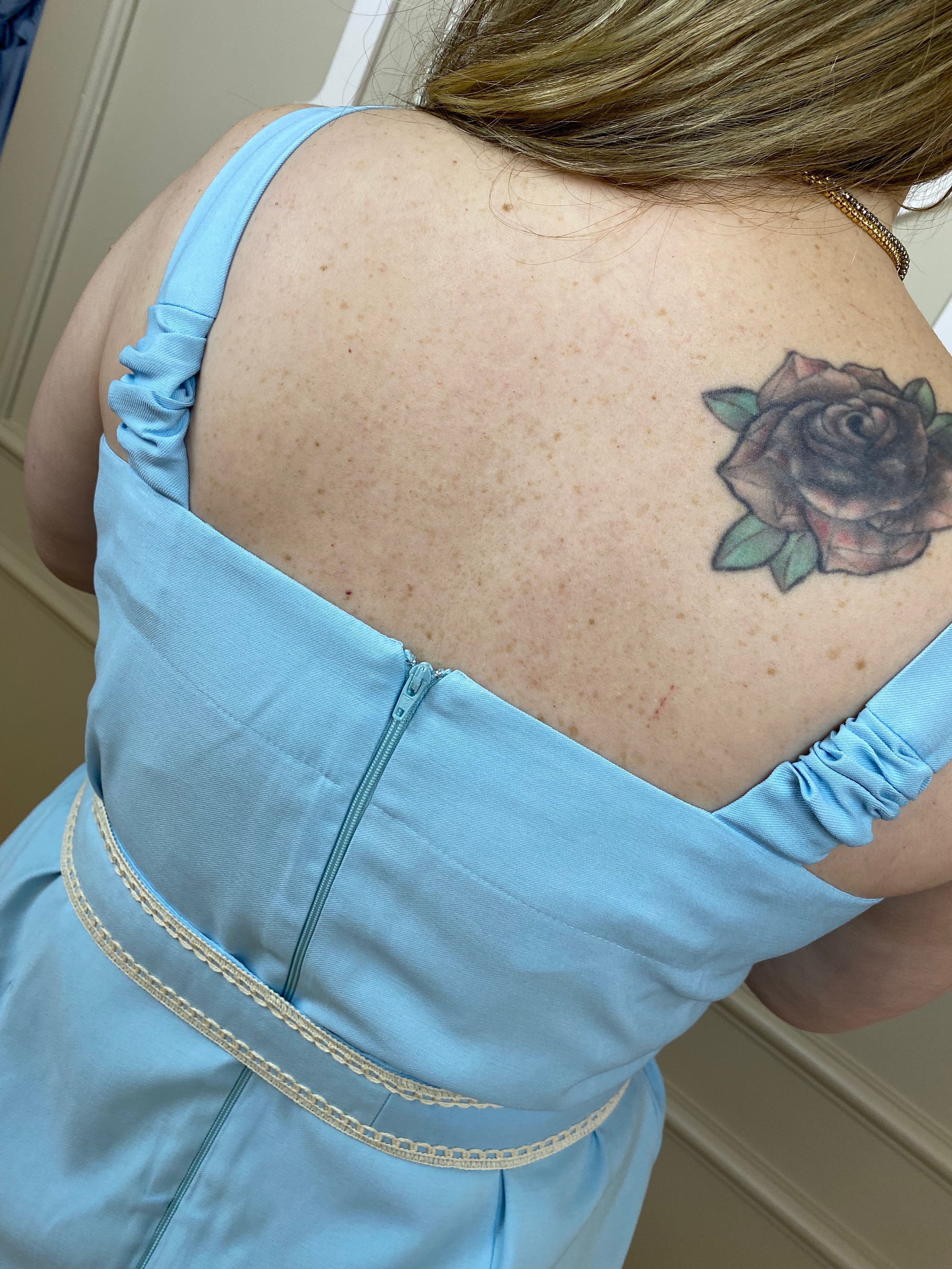 Vestido alfaiataria azulzinho bordado cinto