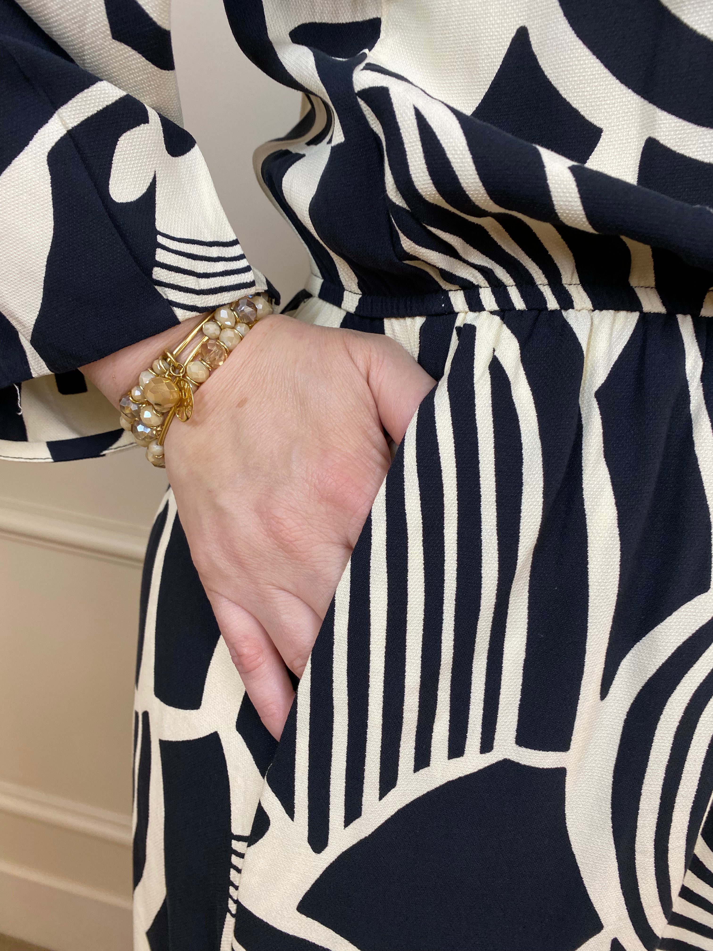 Vestido borisu preto/branco amarrar decote