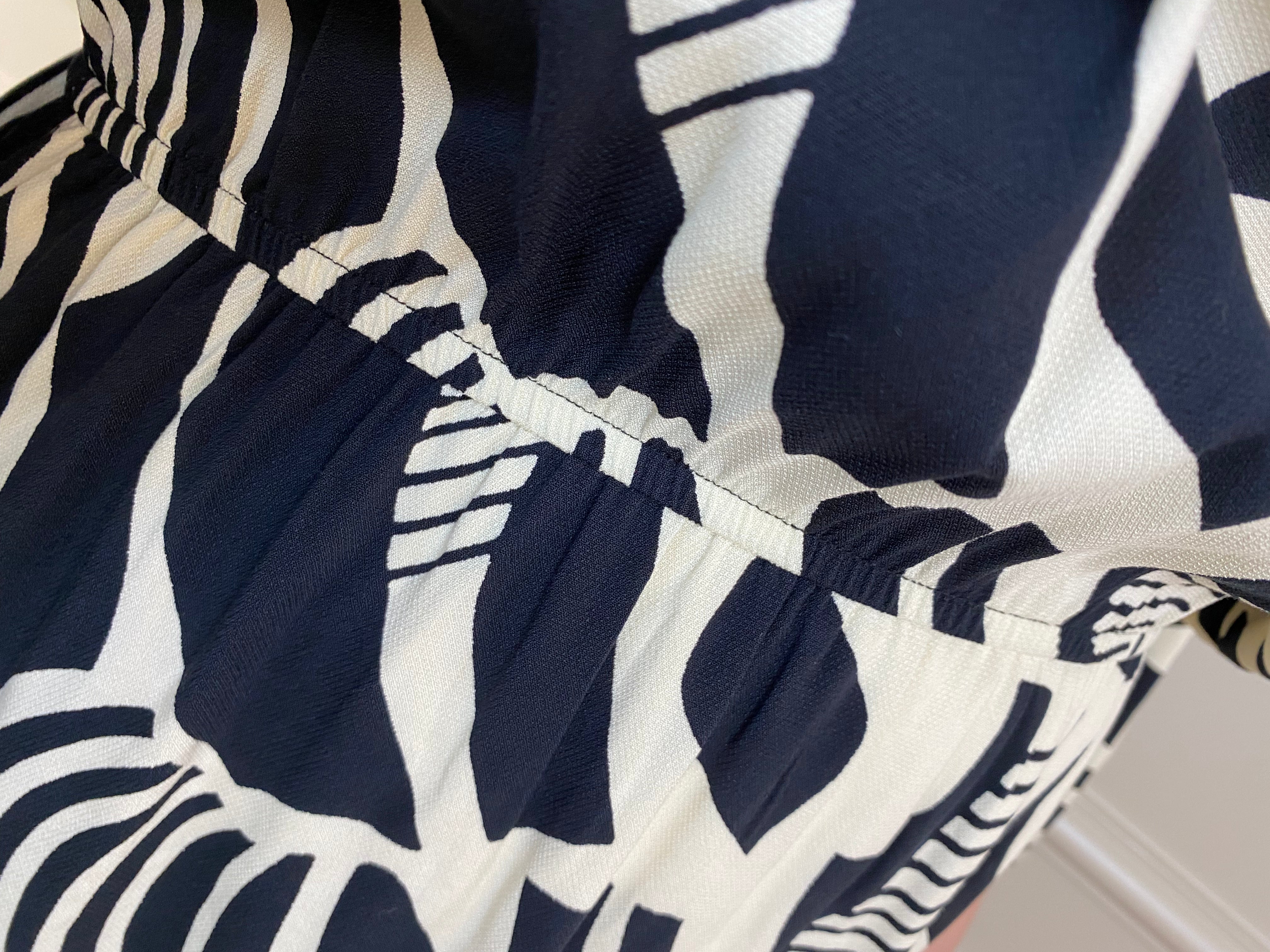 Vestido borisu preto/branco amarrar decote