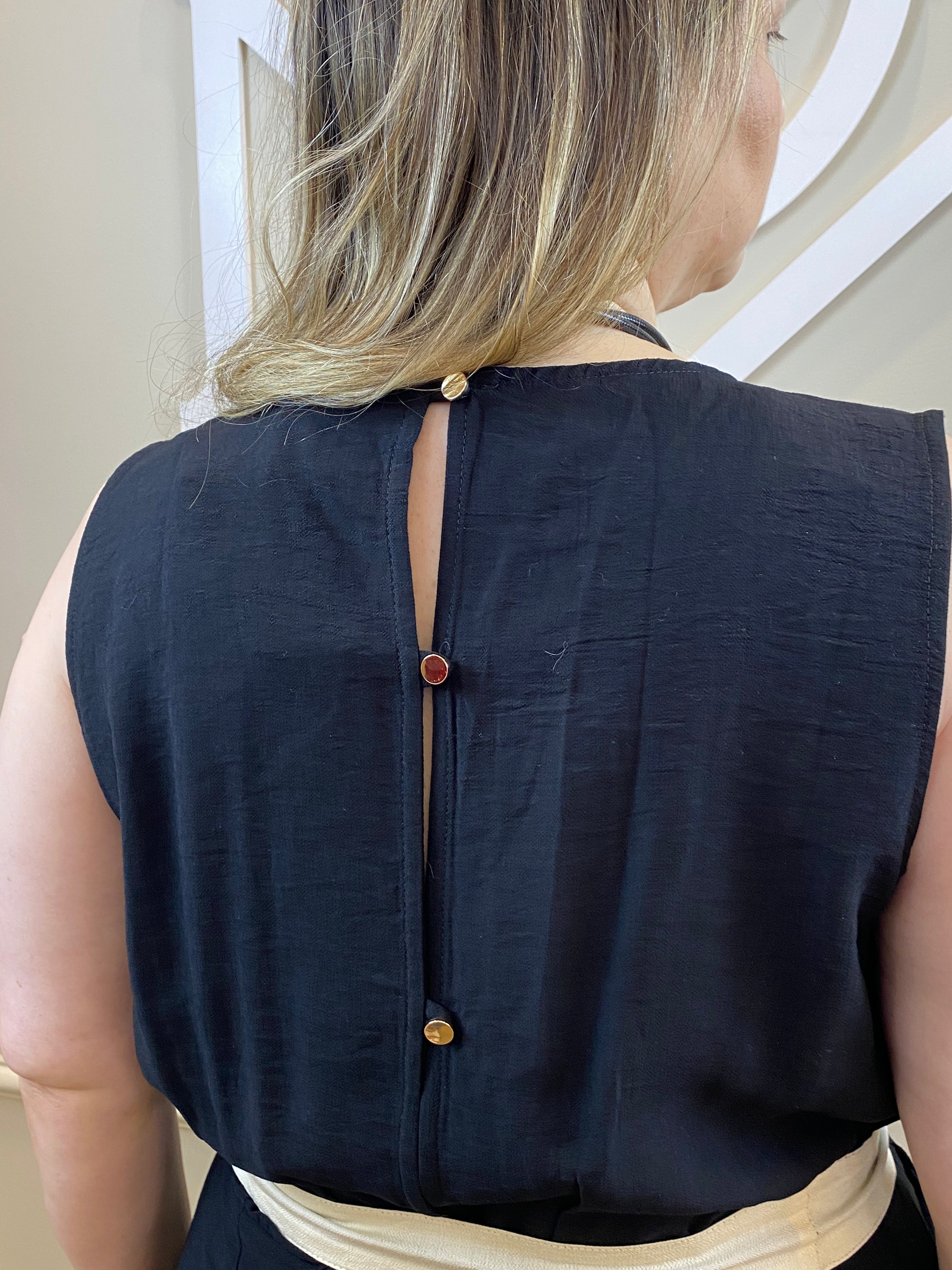 Macacão preto/bege com faixa