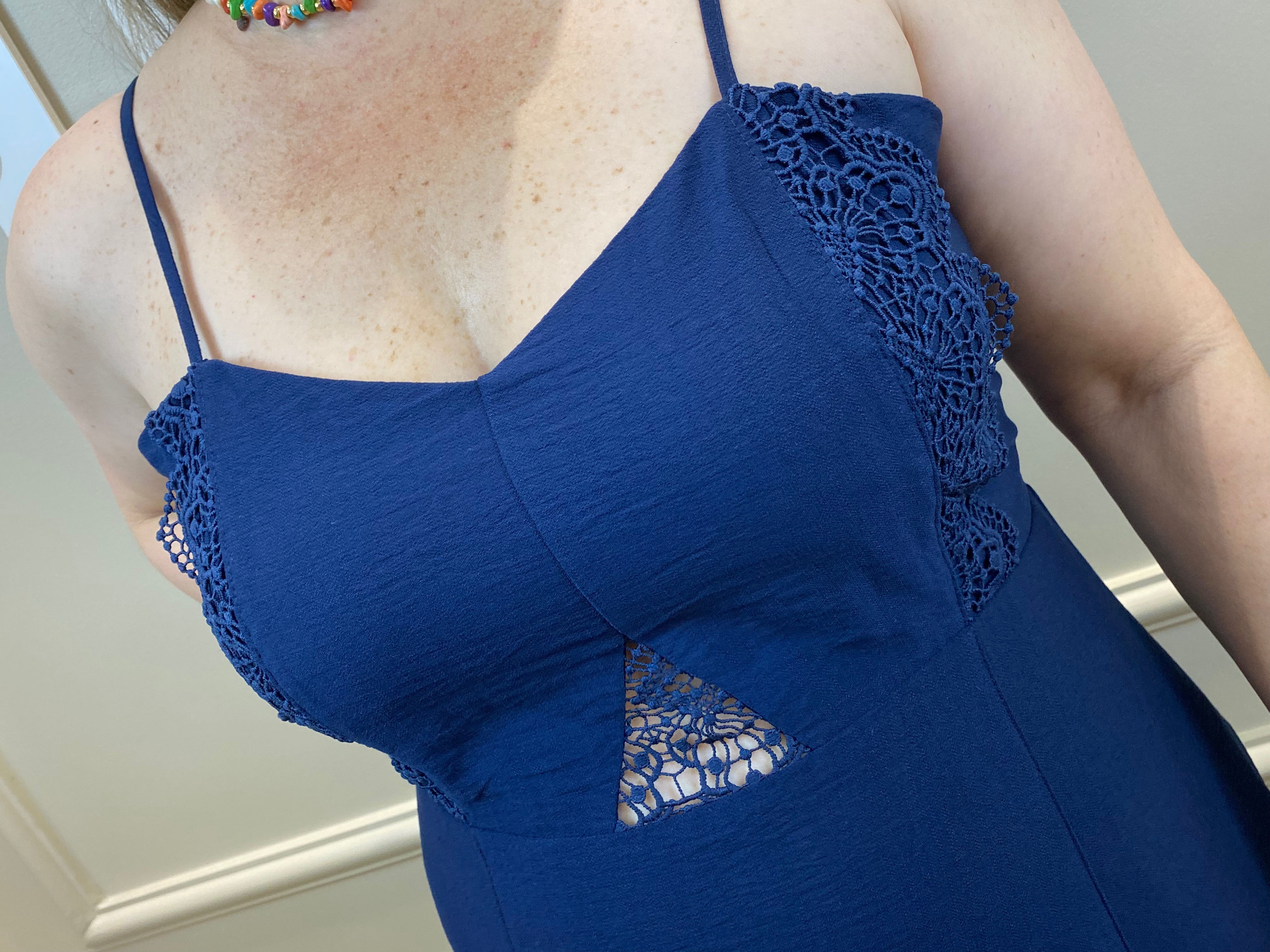 Vestido midi marinho renda amarração