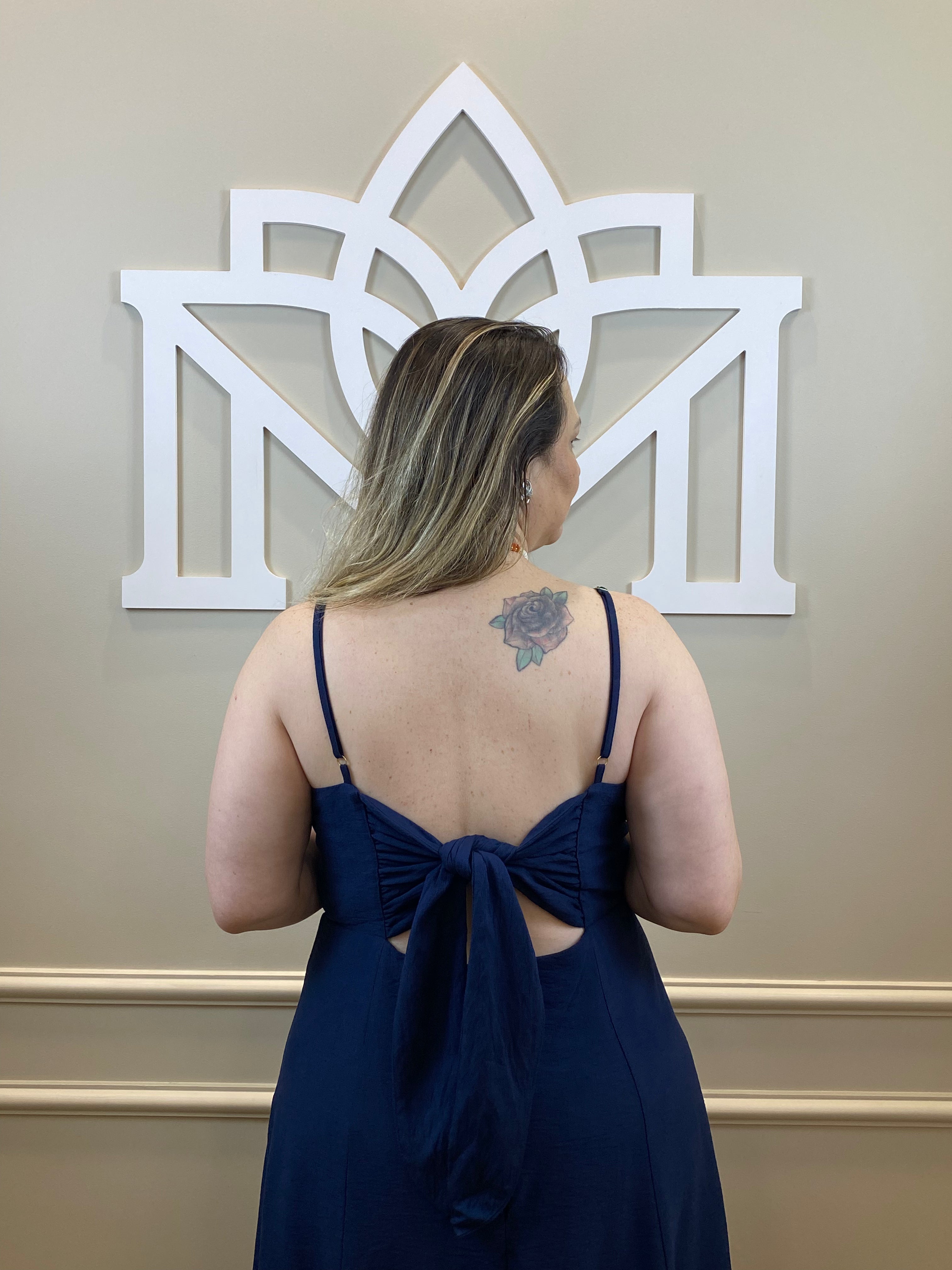 Vestido midi marinho renda amarração