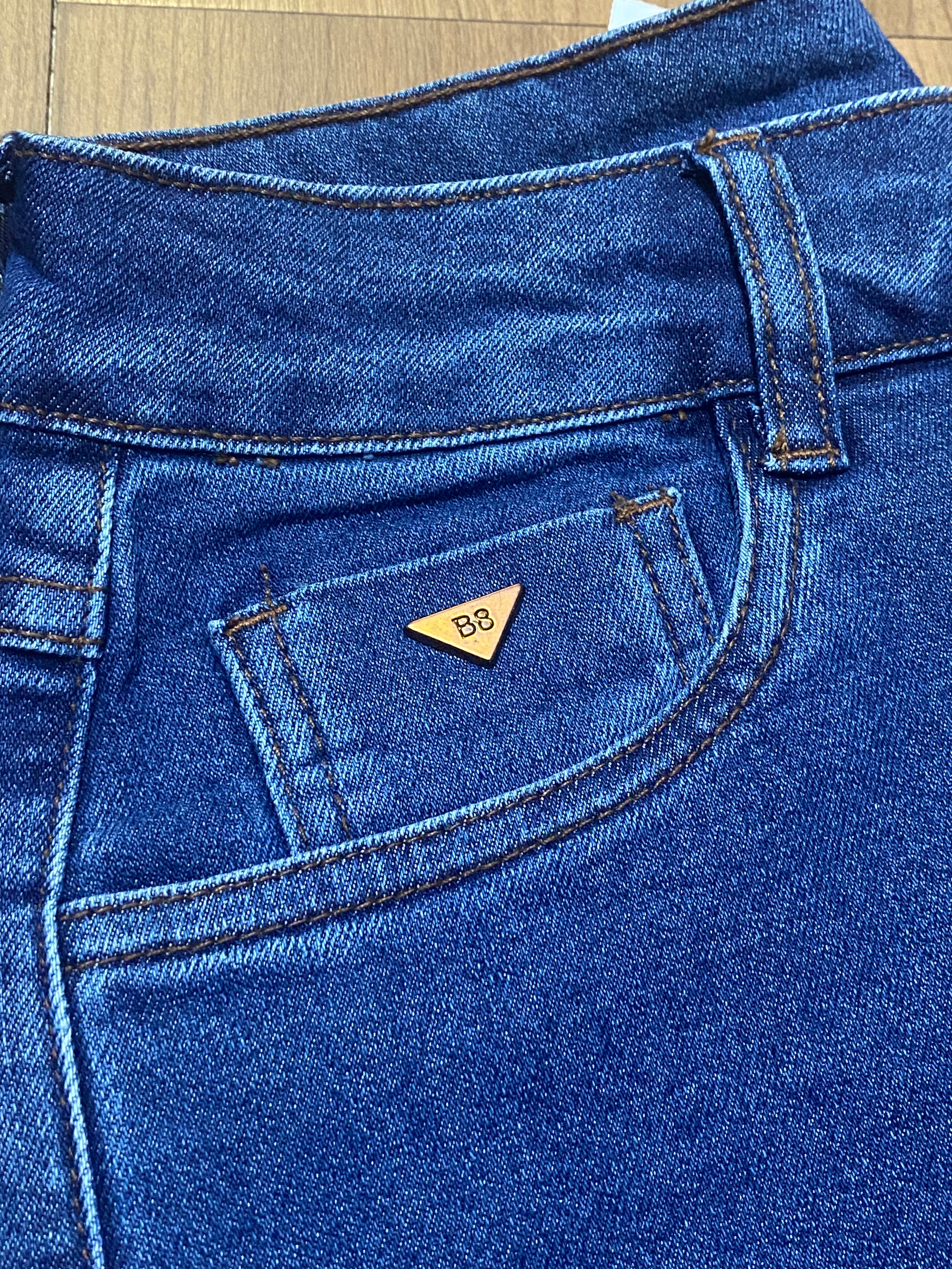 Bermuda jeans escura